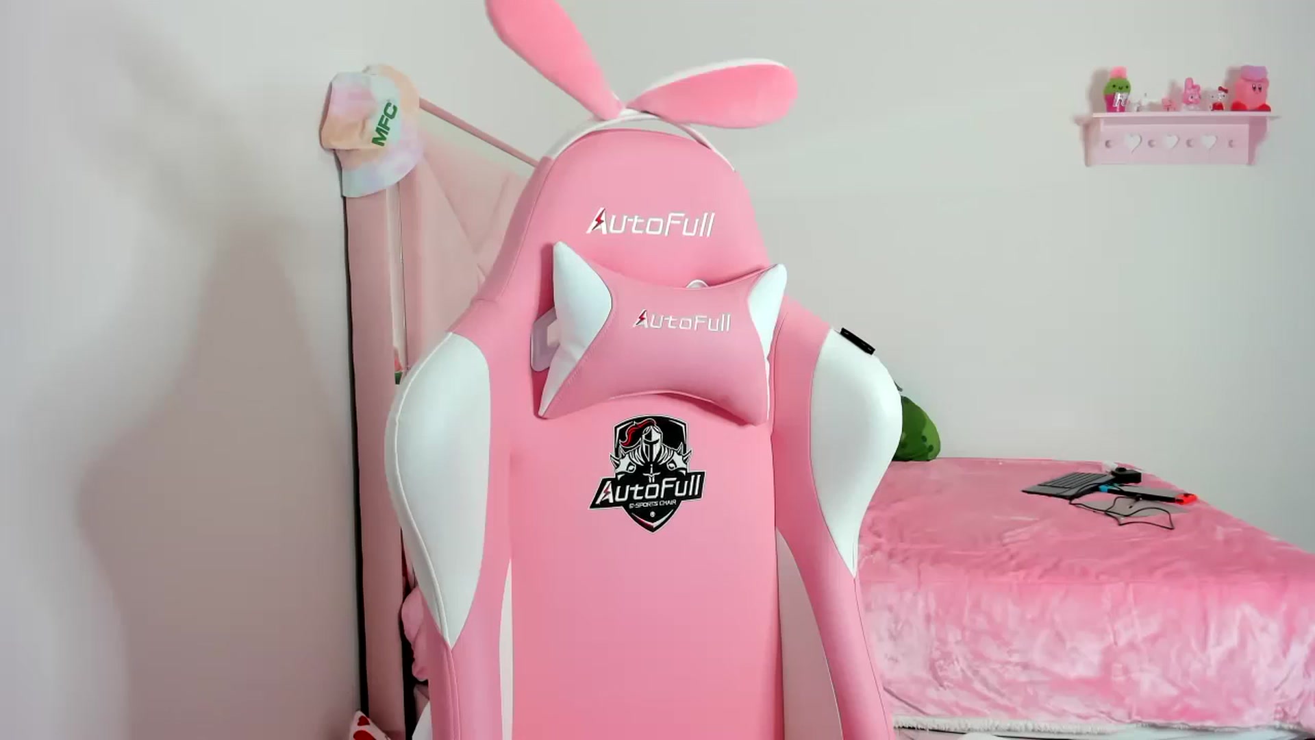 Gallery image thumbnail from Cherrycute666's myfreecams stream on, 01/15/2024, 11:08 image 9 of 20