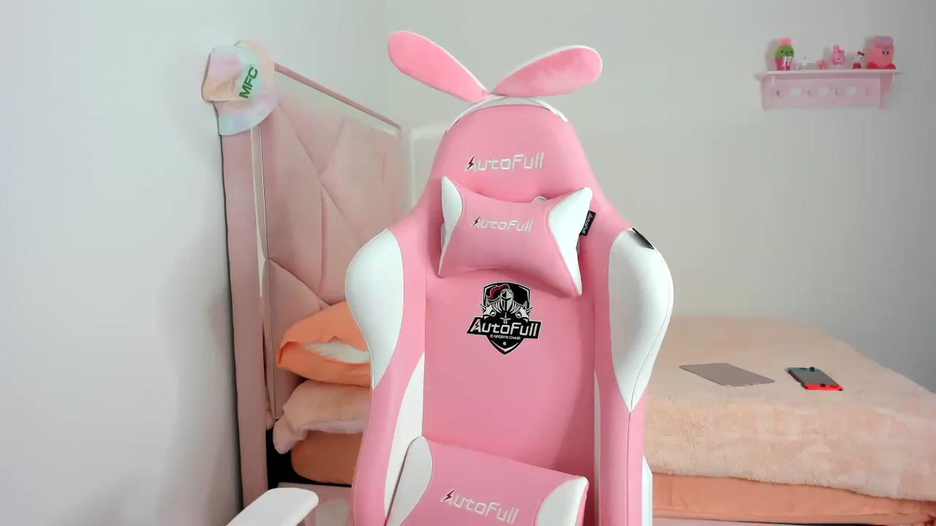 Gallery image thumbnail from Cherrycute666's myfreecams stream on, 01/16/2024, 07:21 image 17 of 20