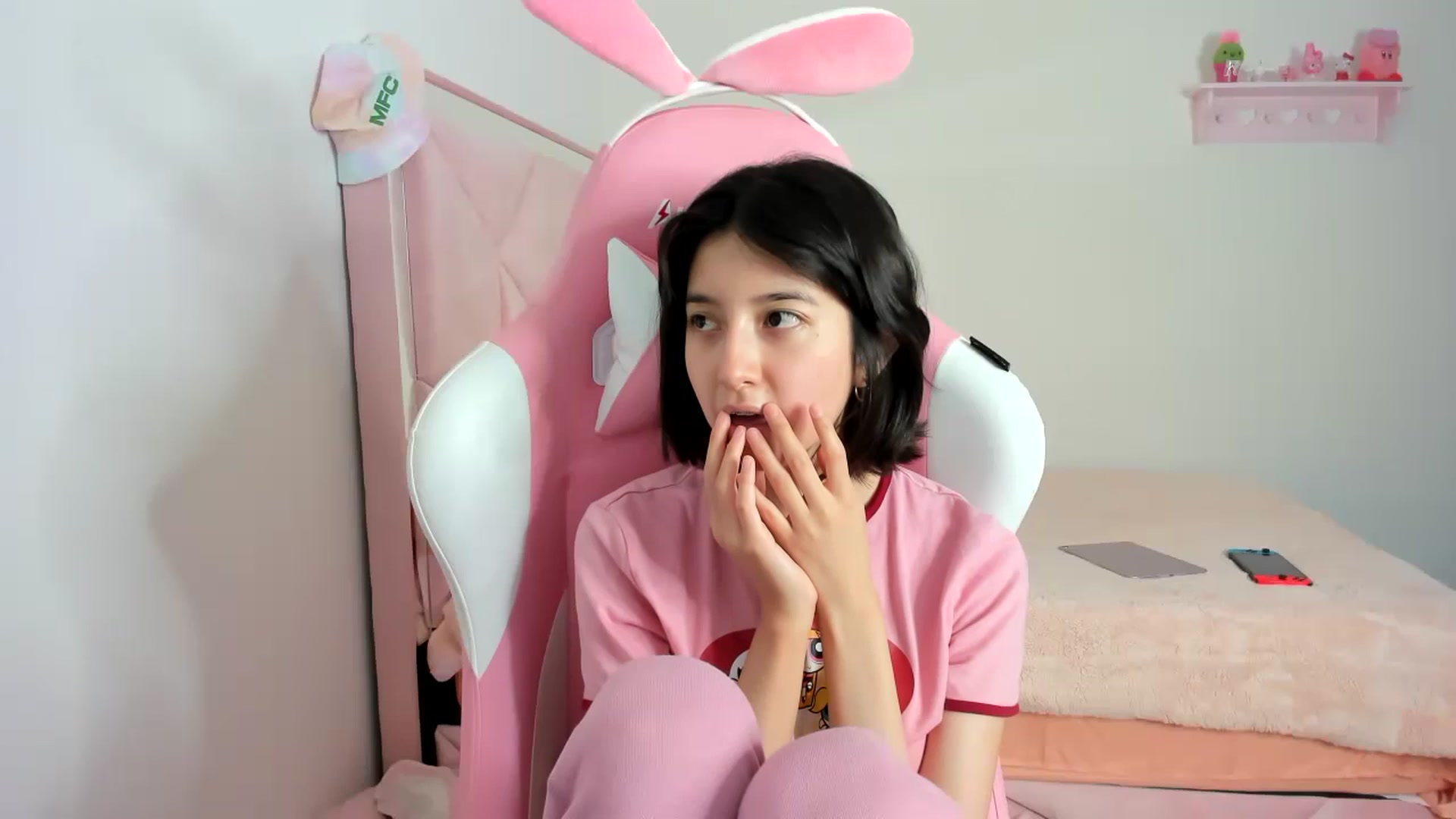 Gallery image thumbnail from Cherrycute666's myfreecams stream on, 01/16/2024, 07:21 image 15 of 20