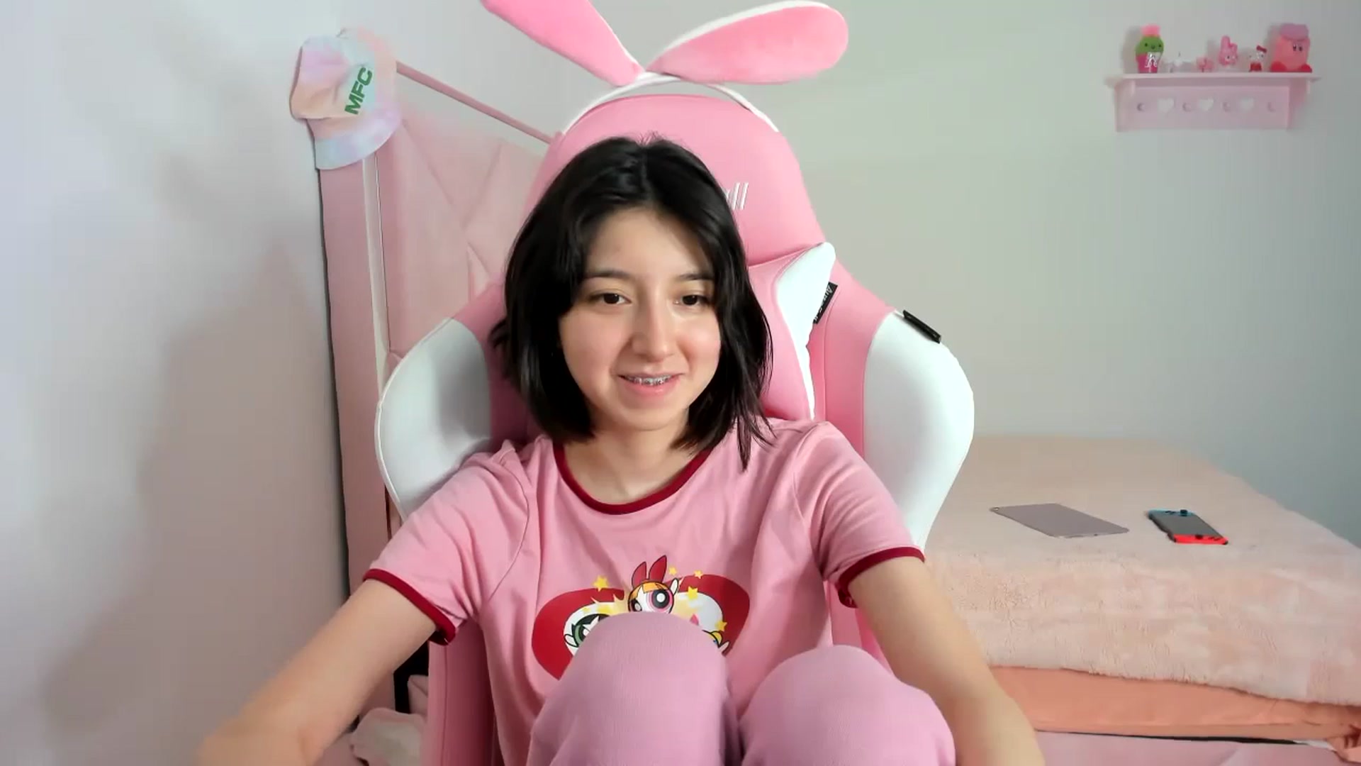 Gallery image thumbnail from Cherrycute666's myfreecams stream on, 01/16/2024, 07:21 image 13 of 20