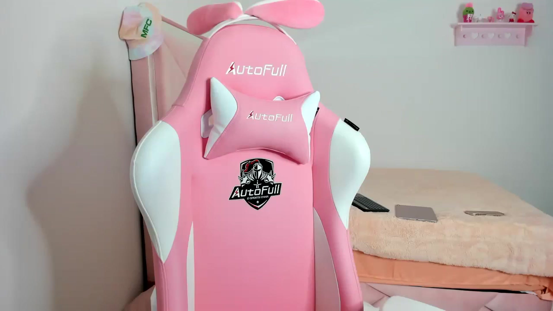 Gallery image thumbnail from Cherrycute666's myfreecams stream on, 01/17/2024, 08:27 image 15 of 20