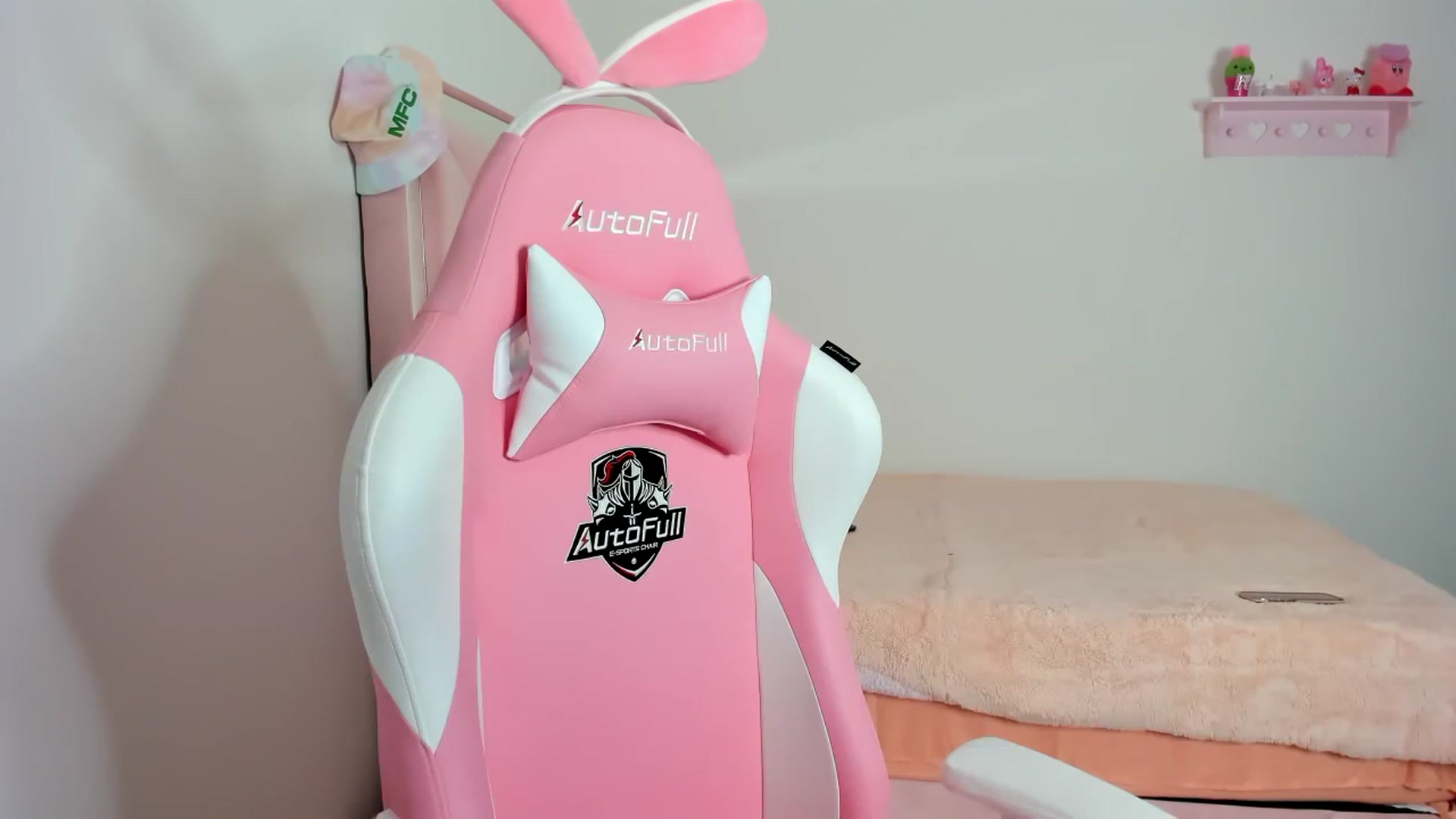 Gallery image thumbnail from Cherrycute666's myfreecams stream on, 01/17/2024, 09:41 image 14 of 20