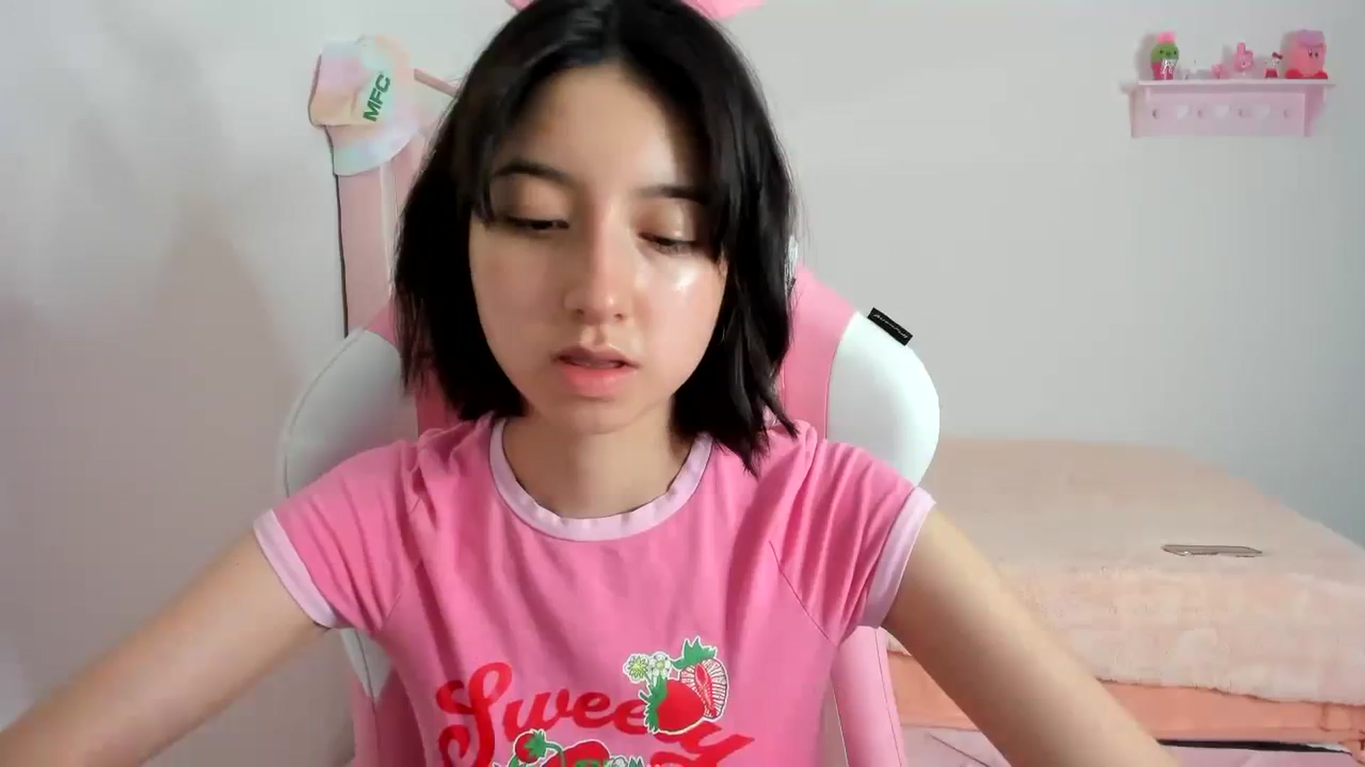 Gallery image thumbnail from Cherrycute666's myfreecams stream on, 01/17/2024, 09:41 image 16 of 20