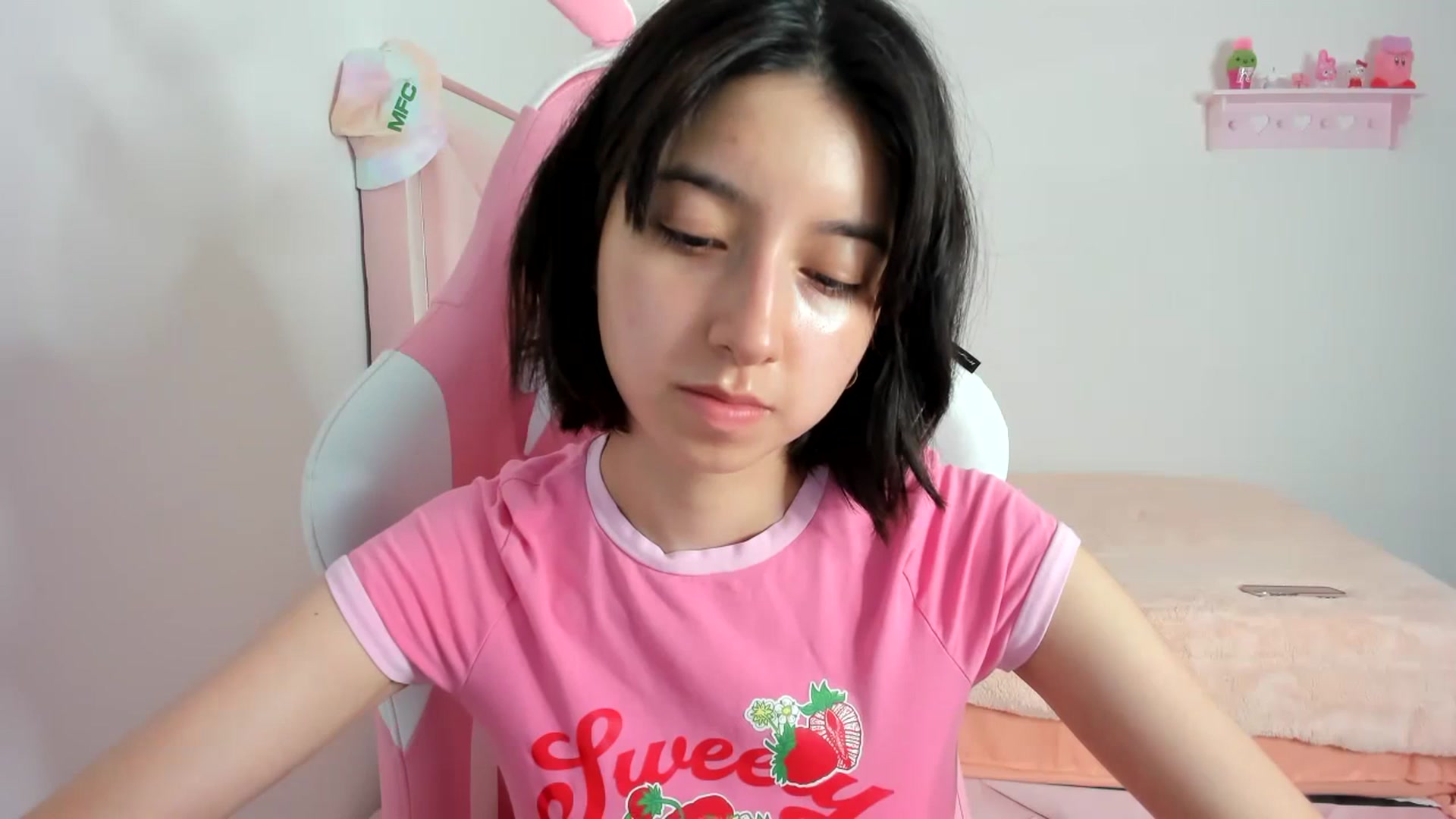 Gallery image thumbnail from Cherrycute666's myfreecams stream on, 01/17/2024, 09:41 image 15 of 20
