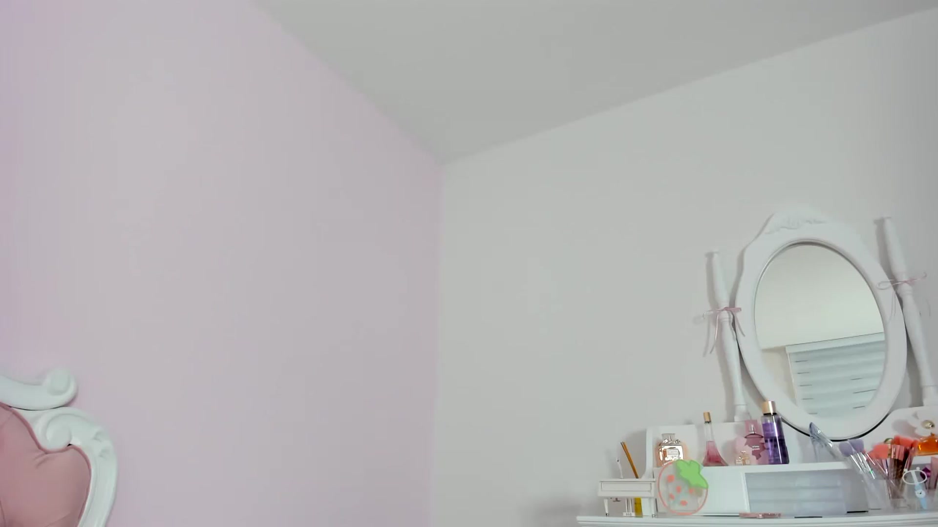 Gallery image thumbnail from Cherrycute666's myfreecams stream on, 01/19/2024, 24:45 image 15 of 20