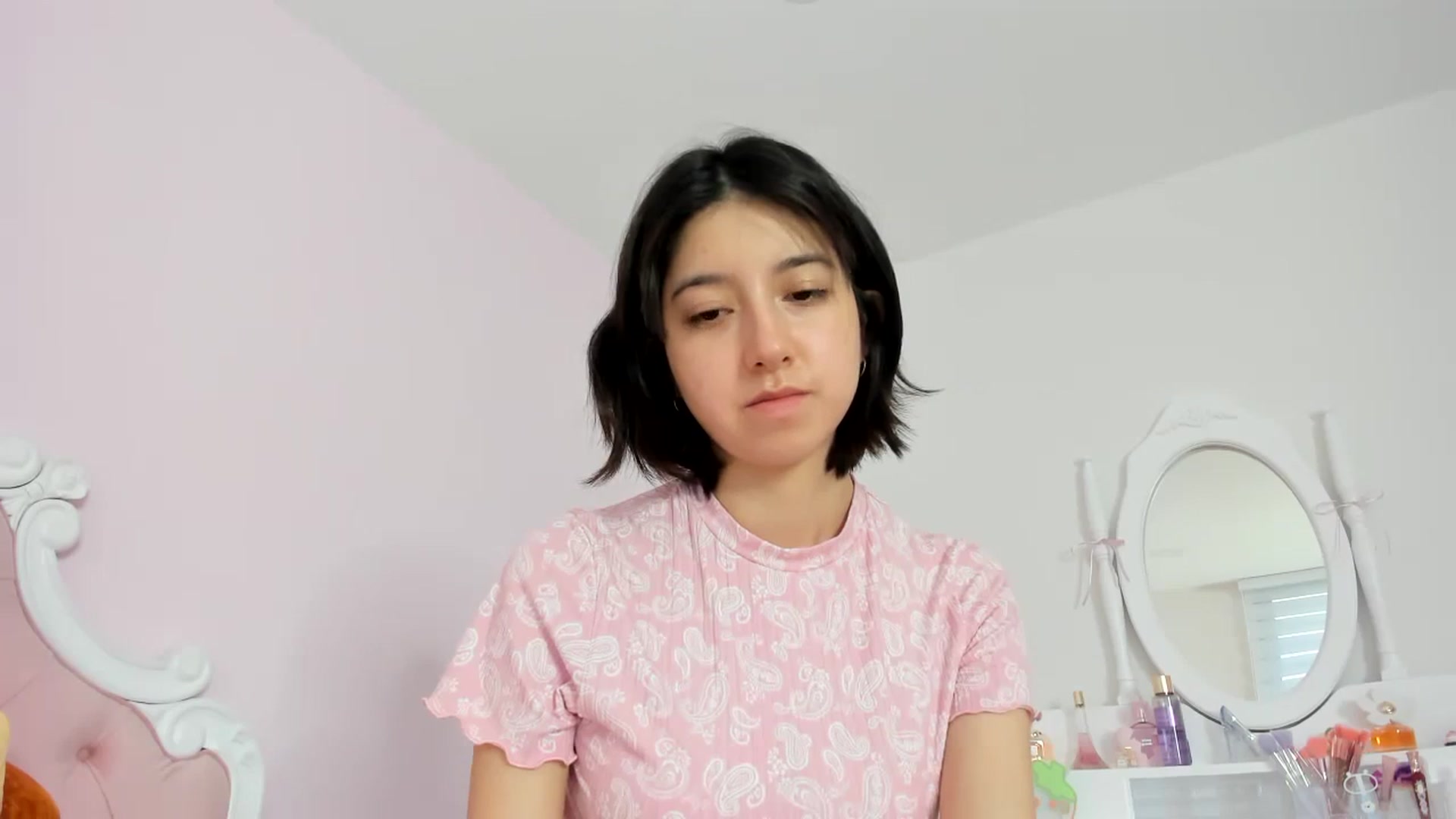 Gallery image thumbnail from Cherrycute666's myfreecams stream on, 01/19/2024, 24:45 image 7 of 20