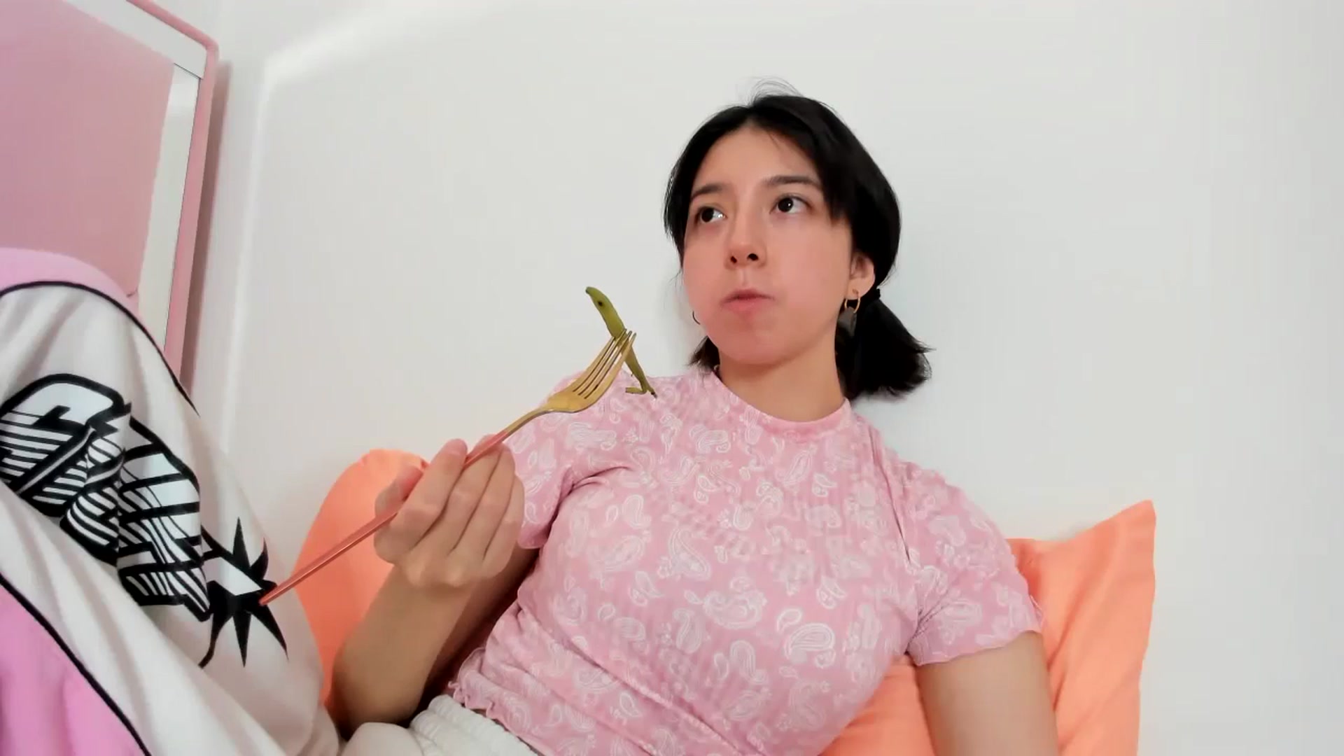 Gallery image thumbnail from Cherrycute666's myfreecams stream on, 01/19/2024, 02:04 image 12 of 20