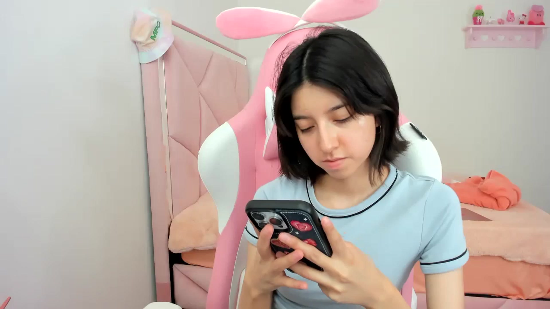 Gallery image thumbnail from Cherrycute666's myfreecams stream on, 01/19/2024, 22:10 image 12 of 20