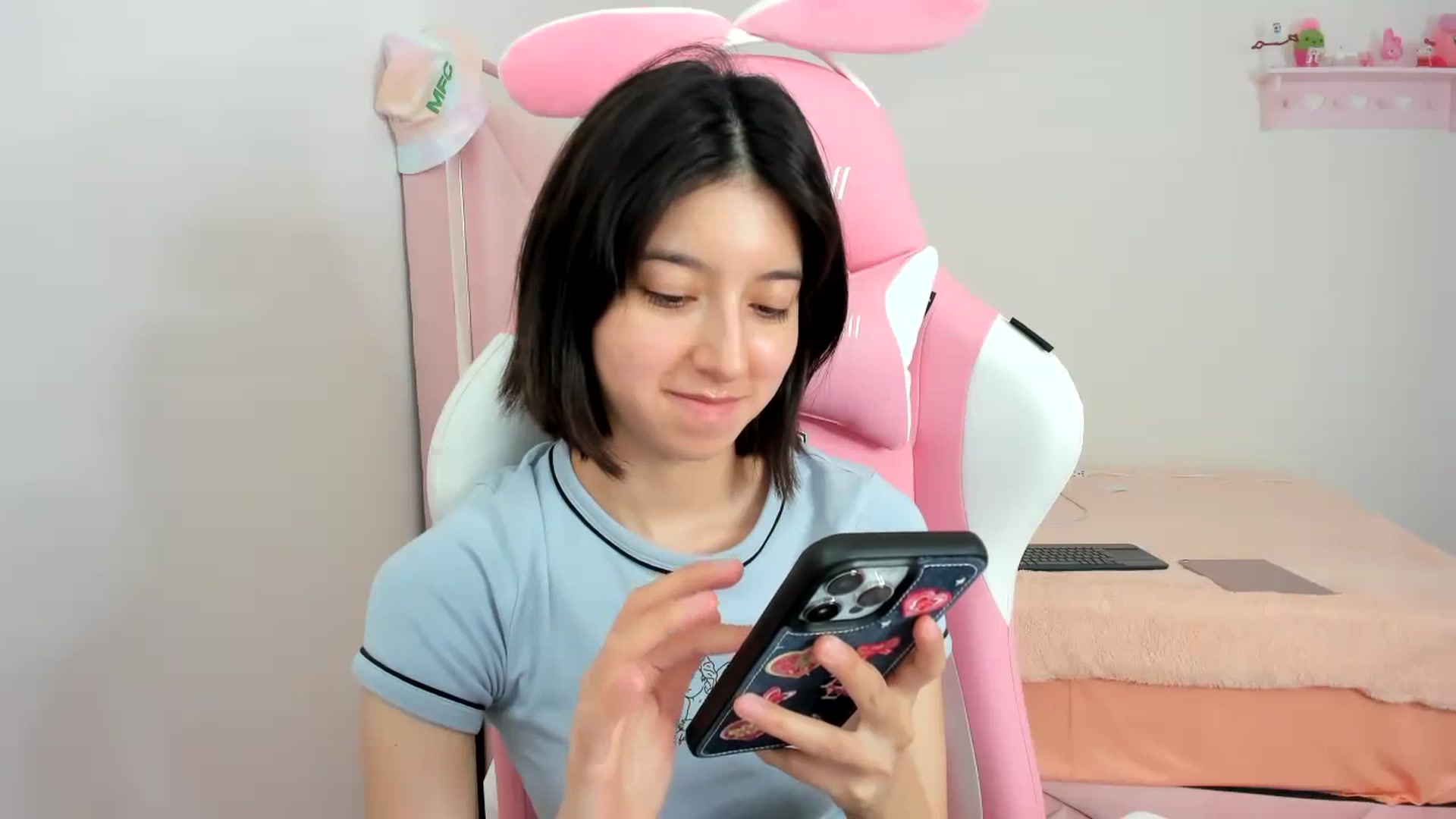Gallery image thumbnail from Cherrycute666's myfreecams stream on, 01/19/2024, 22:10 image 20 of 20