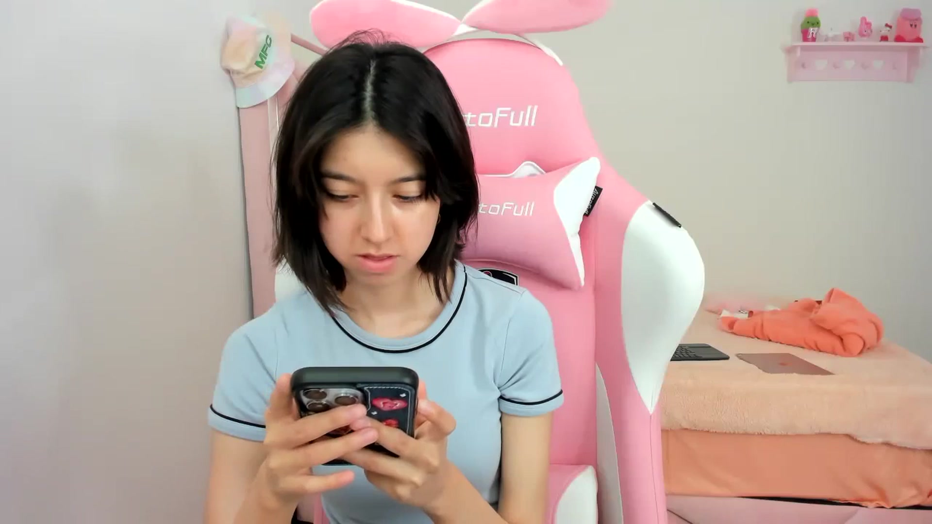 Gallery image thumbnail from Cherrycute666's myfreecams stream on, 01/19/2024, 22:10 image 8 of 20