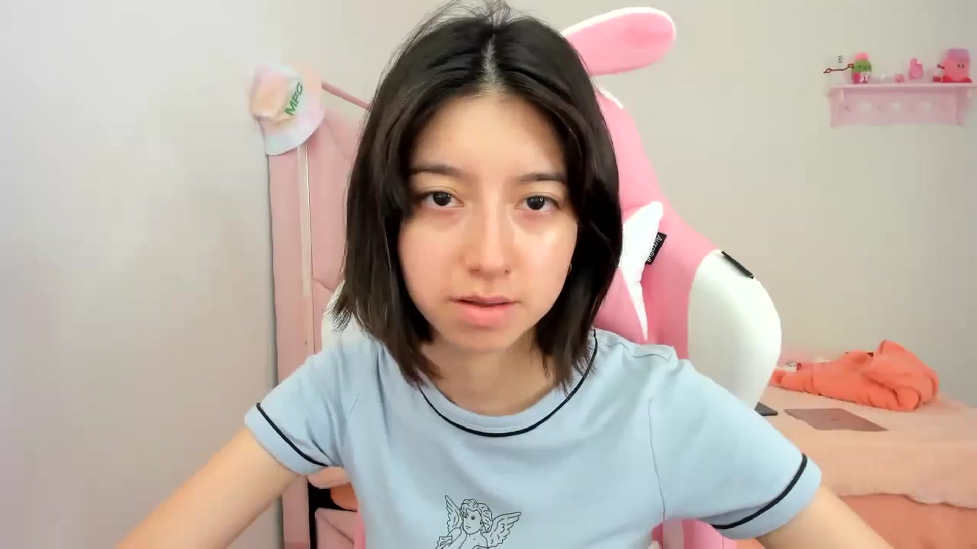 Gallery image thumbnail from Cherrycute666's myfreecams stream on, 01/19/2024, 22:10 image 17 of 20
