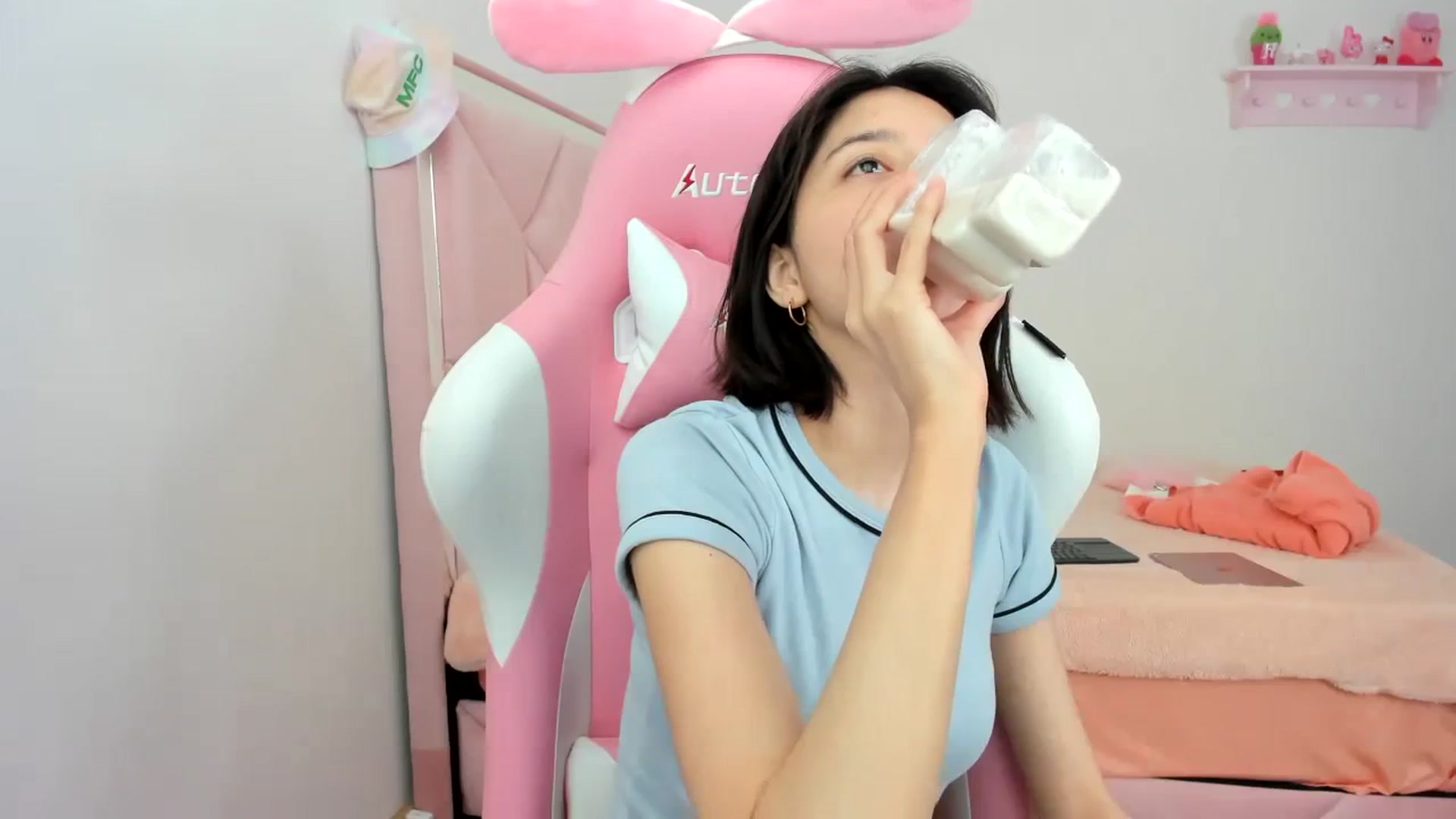 Gallery image thumbnail from Cherrycute666's myfreecams stream on, 01/19/2024, 22:10 image 9 of 20