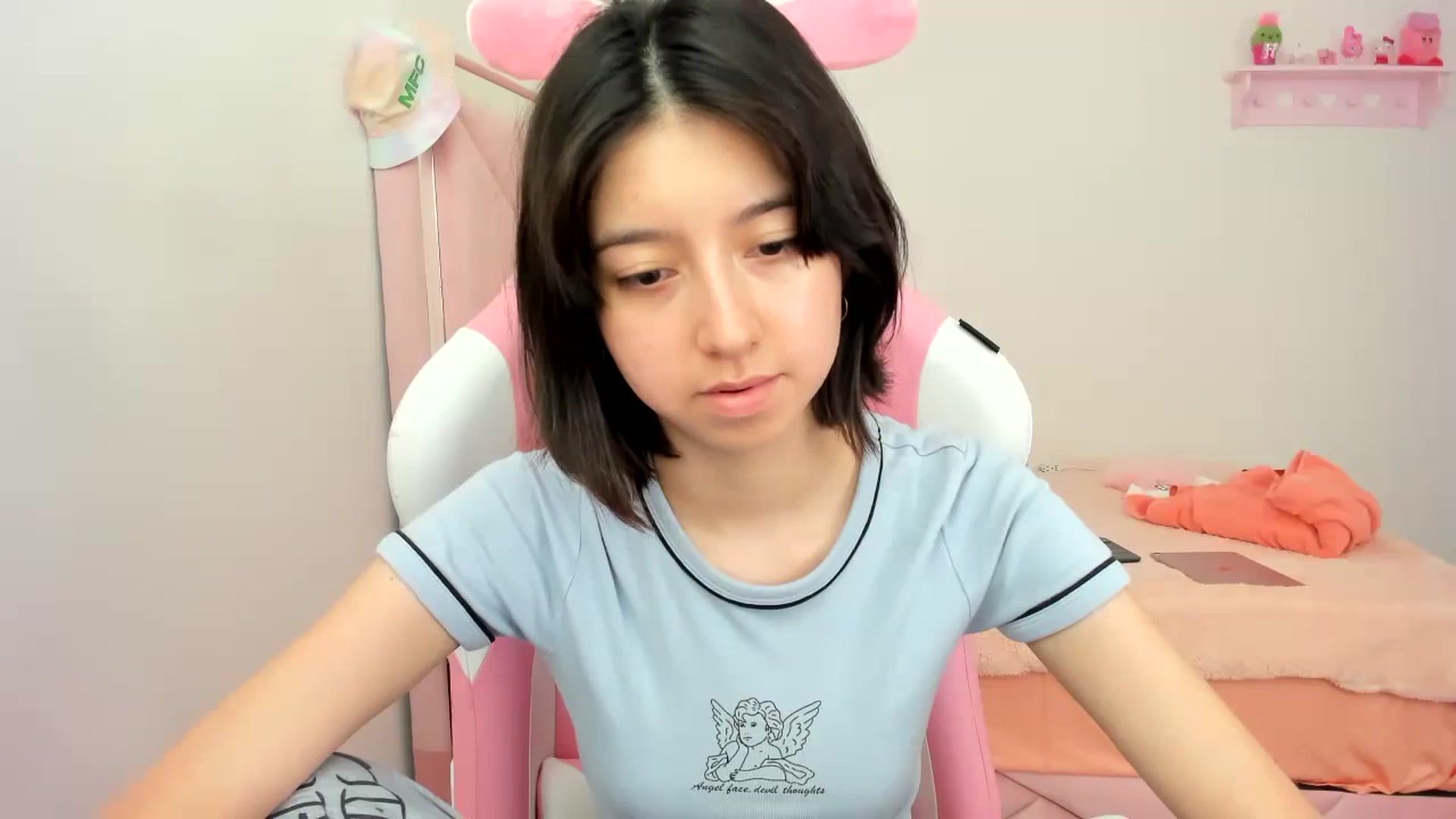 Gallery image thumbnail from Cherrycute666's myfreecams stream on, 01/19/2024, 22:10 image 4 of 20