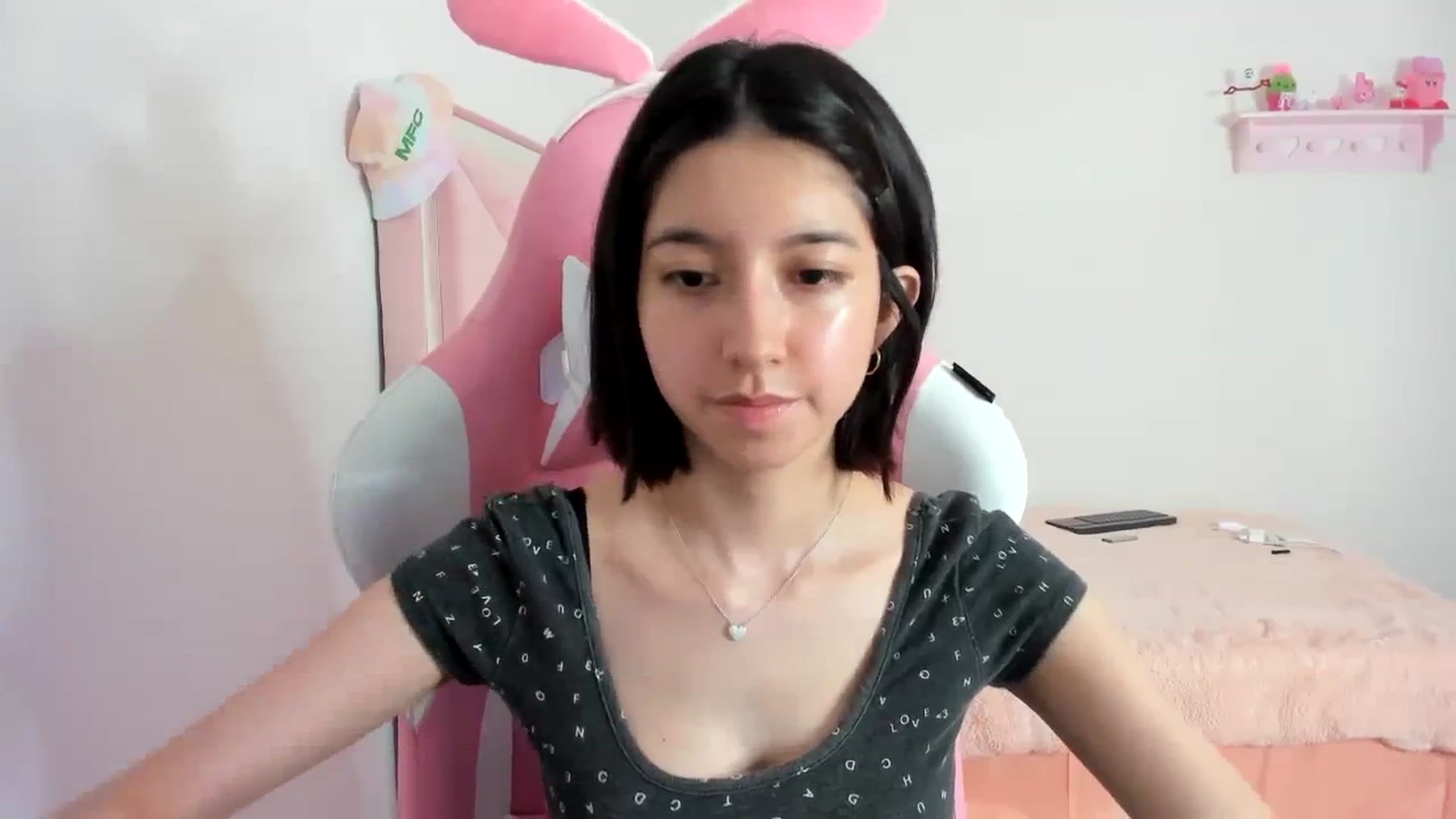 Gallery image thumbnail from Cherrycute666's myfreecams stream on, 01/21/2024, 06:25 image 3 of 20