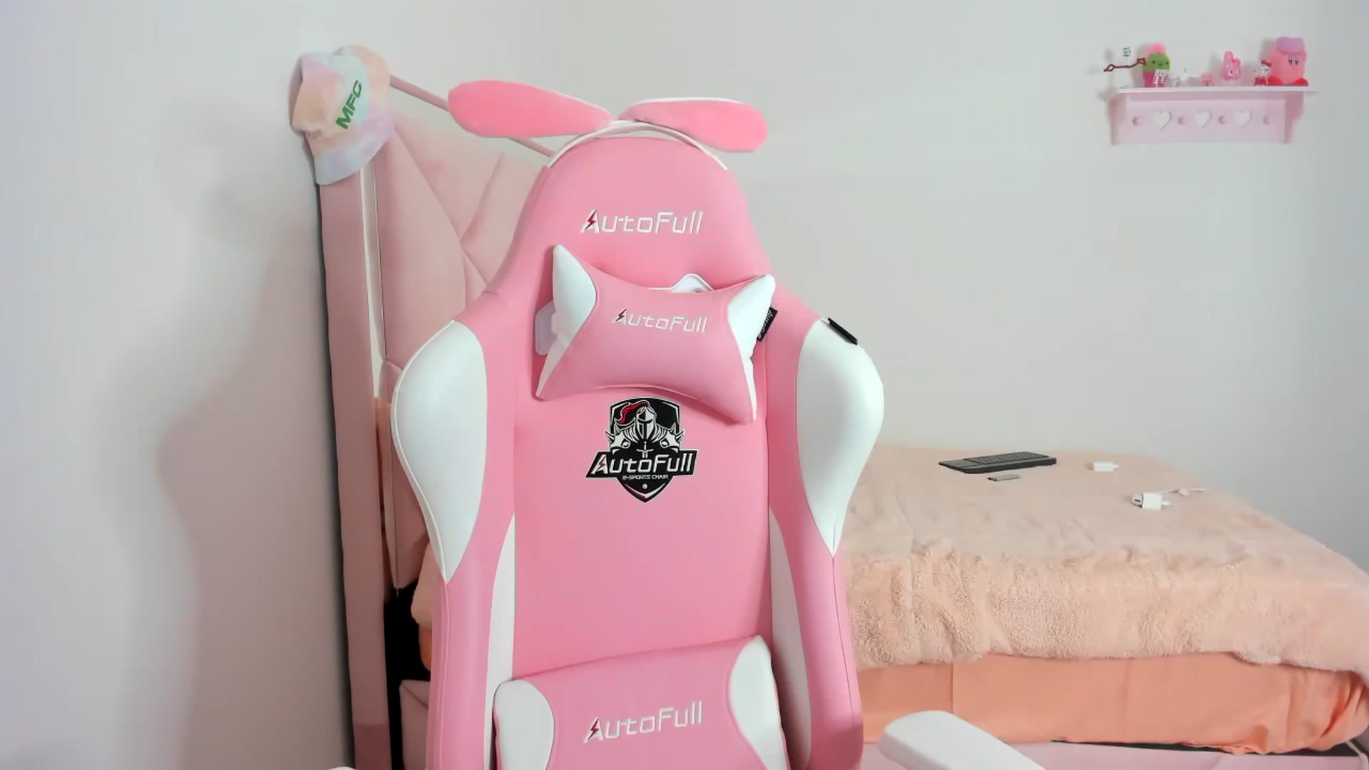 Gallery image thumbnail from Cherrycute666's myfreecams stream on, 01/21/2024, 06:25 image 17 of 20
