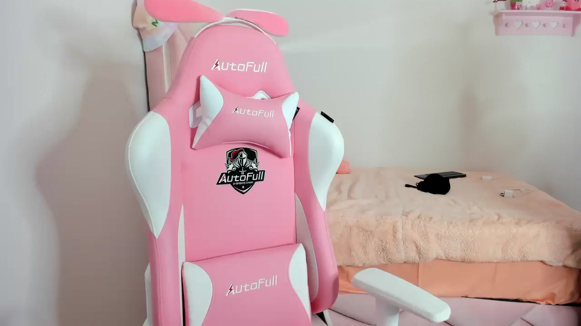 Gallery image thumbnail from Cherrycute666's myfreecams stream on, 01/21/2024, 06:25 image 12 of 20