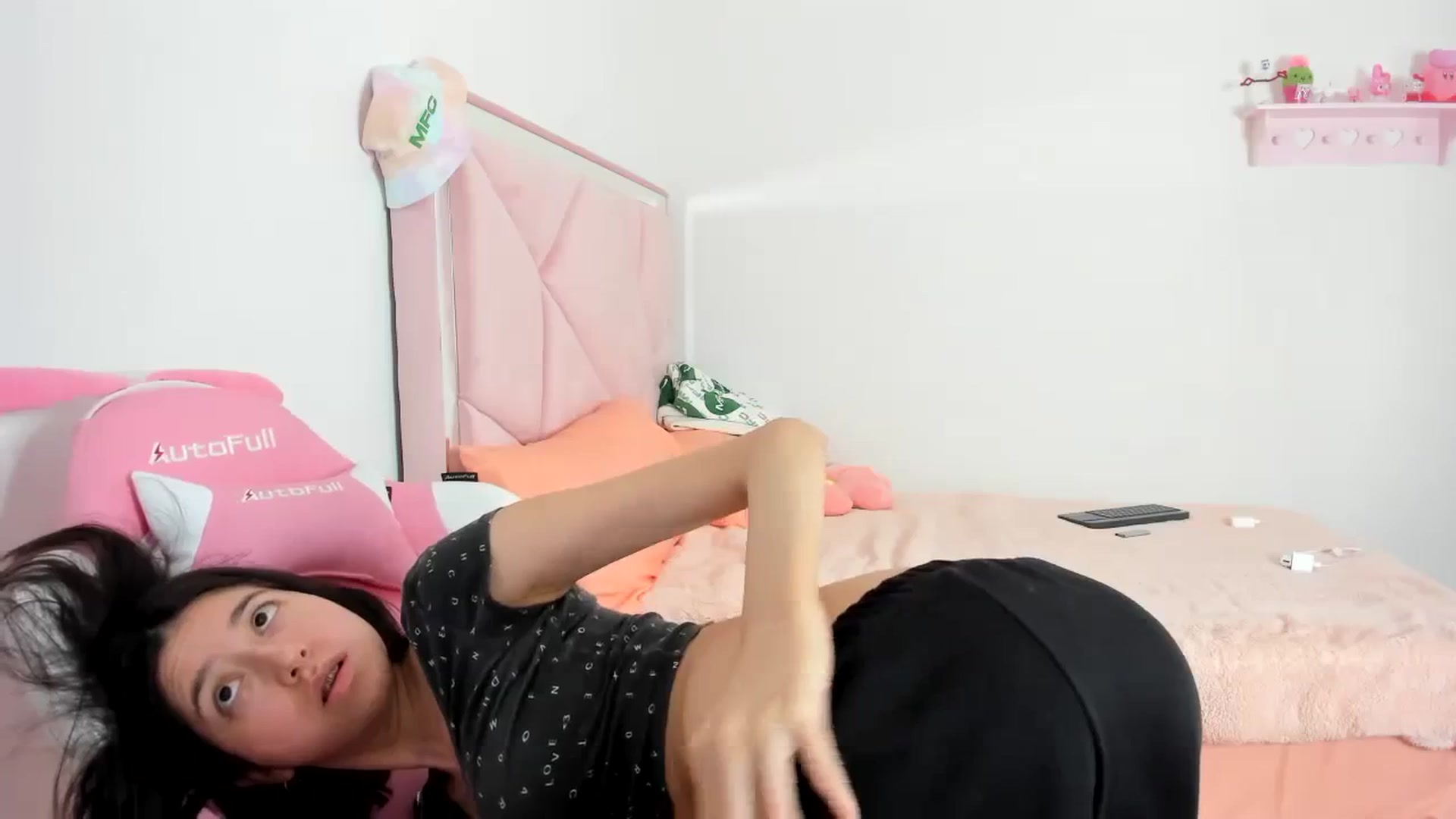 Gallery image thumbnail from Cherrycute666's myfreecams stream on, 01/21/2024, 06:25 image 9 of 20