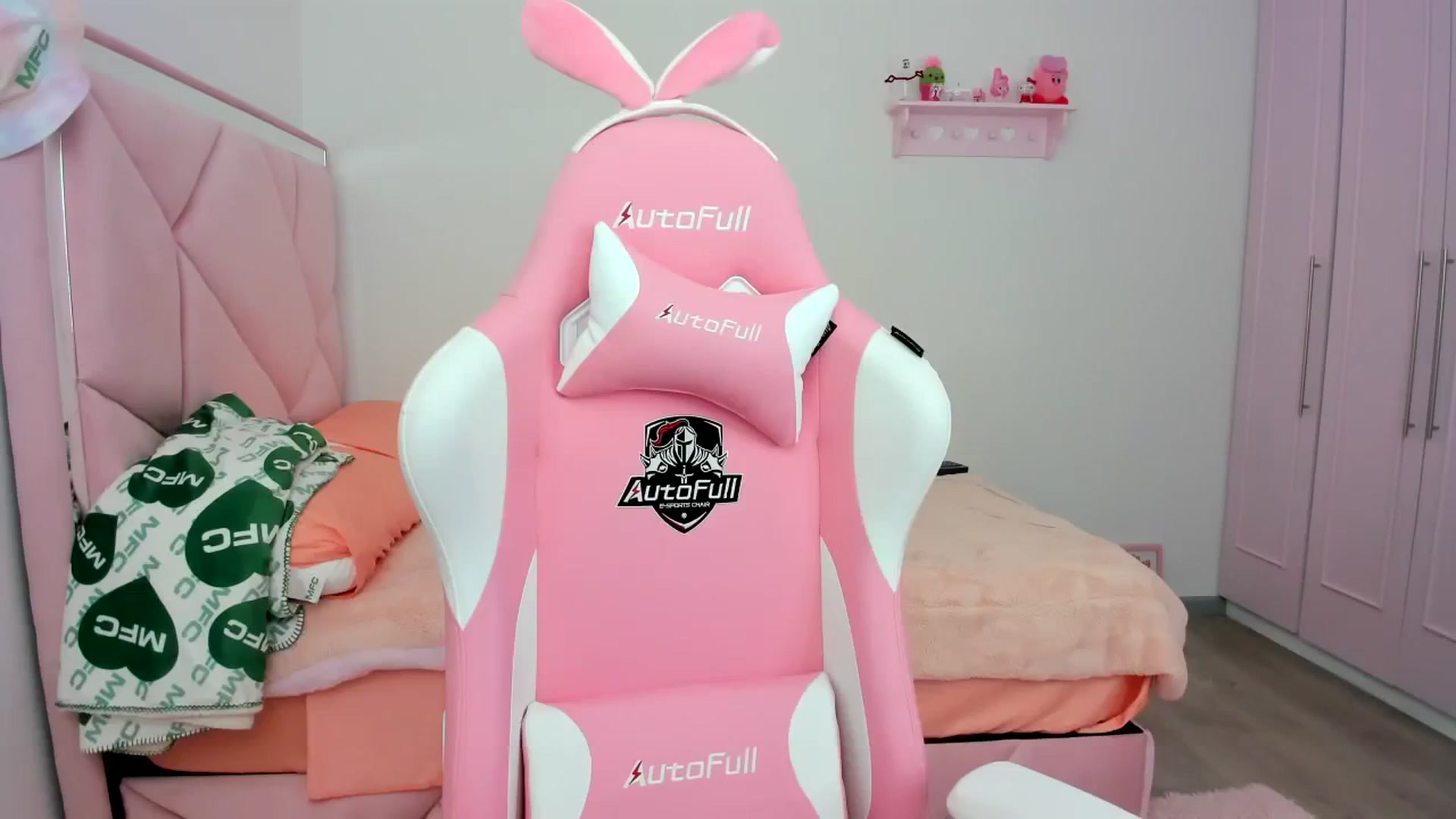 Gallery image thumbnail from Cherrycute666's myfreecams stream on, 01/23/2024, 21:17 image 13 of 20
