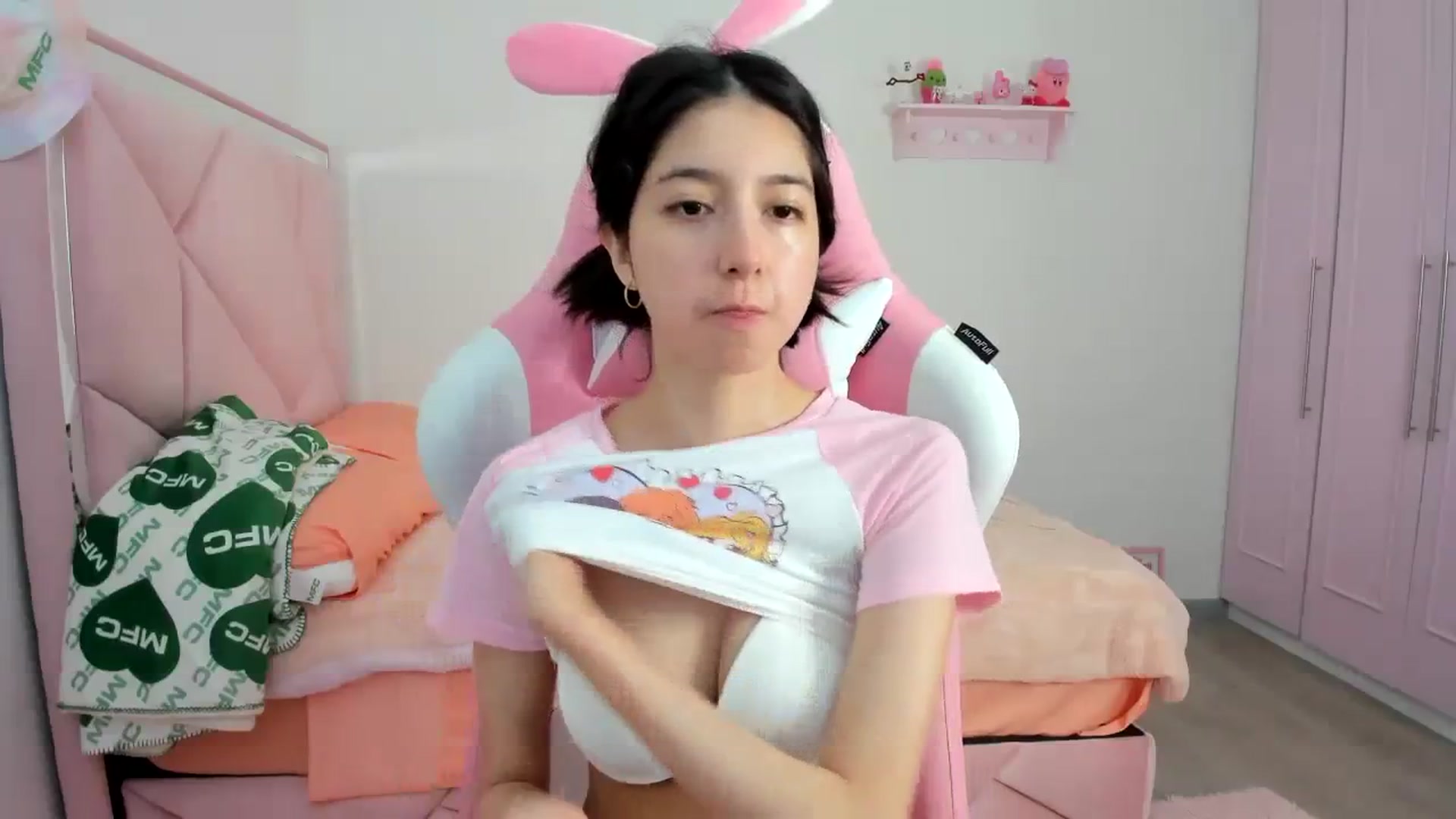 Gallery image thumbnail from Cherrycute666's myfreecams stream on, 01/23/2024, 21:17 image 3 of 20
