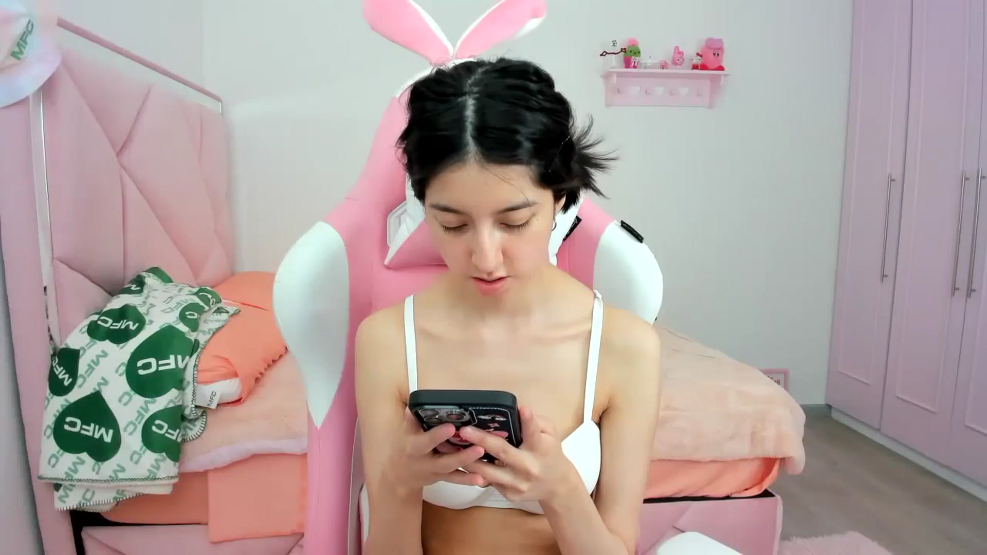 Gallery image thumbnail from Cherrycute666's myfreecams stream on, 01/23/2024, 21:17 image 10 of 20
