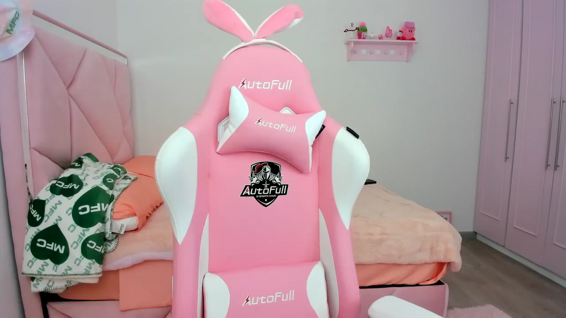 Gallery image thumbnail from Cherrycute666's myfreecams stream on, 01/23/2024, 21:17 image 12 of 20