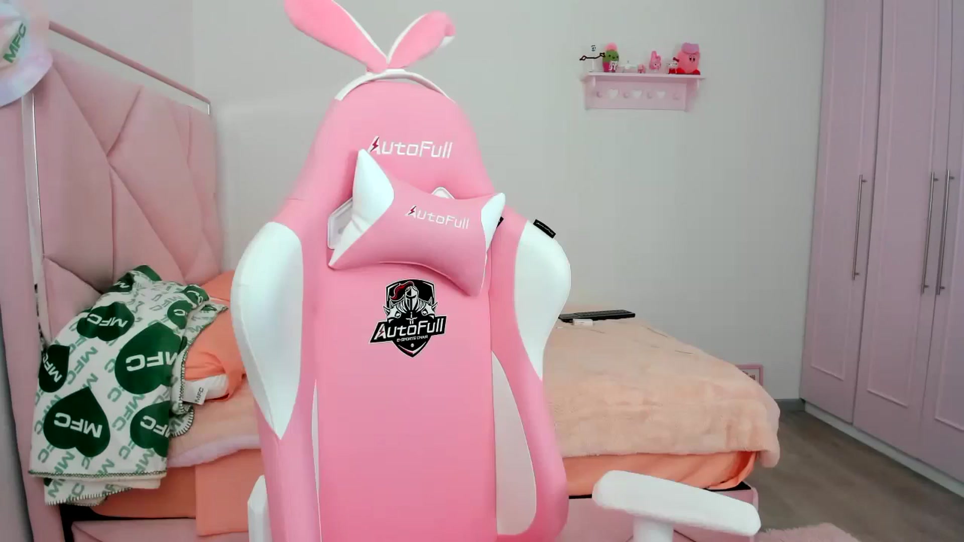 Gallery image thumbnail from Cherrycute666's myfreecams stream on, 01/23/2024, 22:02 image 6 of 20