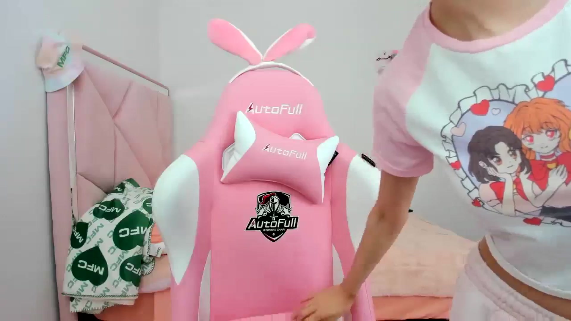 Gallery image thumbnail from Cherrycute666's myfreecams stream on, 01/23/2024, 22:02 image 11 of 20
