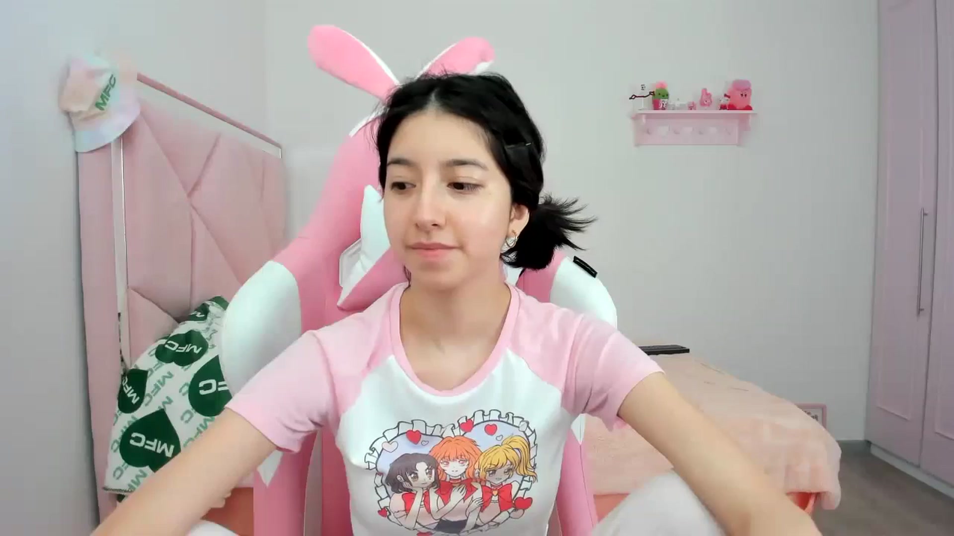Gallery image thumbnail from Cherrycute666's myfreecams stream on, 01/23/2024, 22:02 image 15 of 20