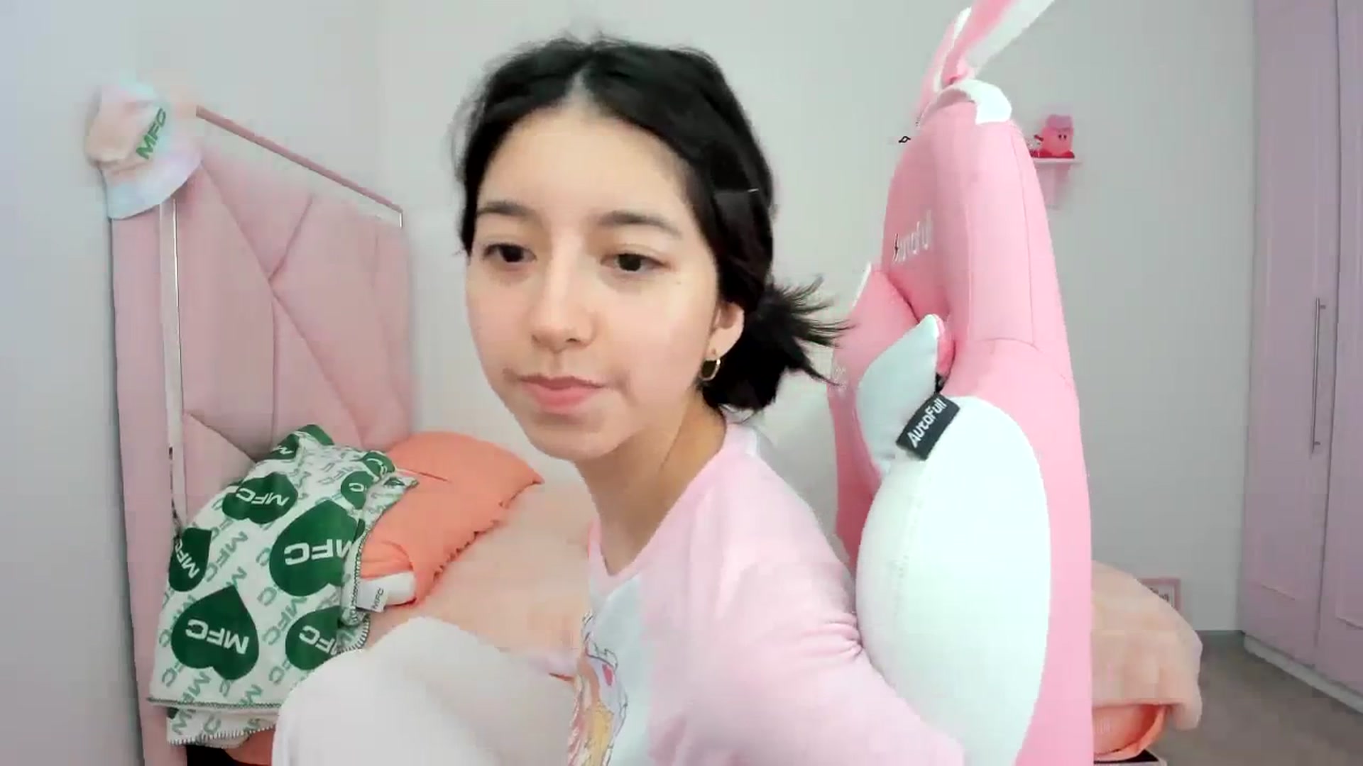 Gallery image thumbnail from Cherrycute666's myfreecams stream on, 01/23/2024, 22:02 image 10 of 20
