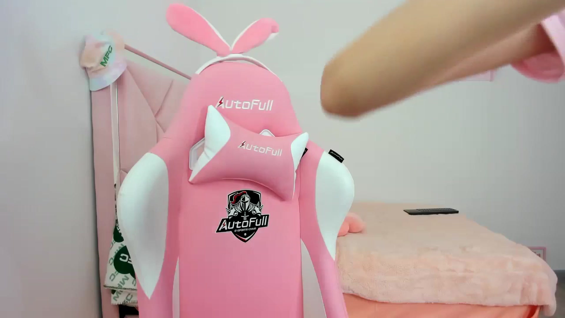 Gallery image thumbnail from Cherrycute666's myfreecams stream on, 01/23/2024, 22:48 image 19 of 20