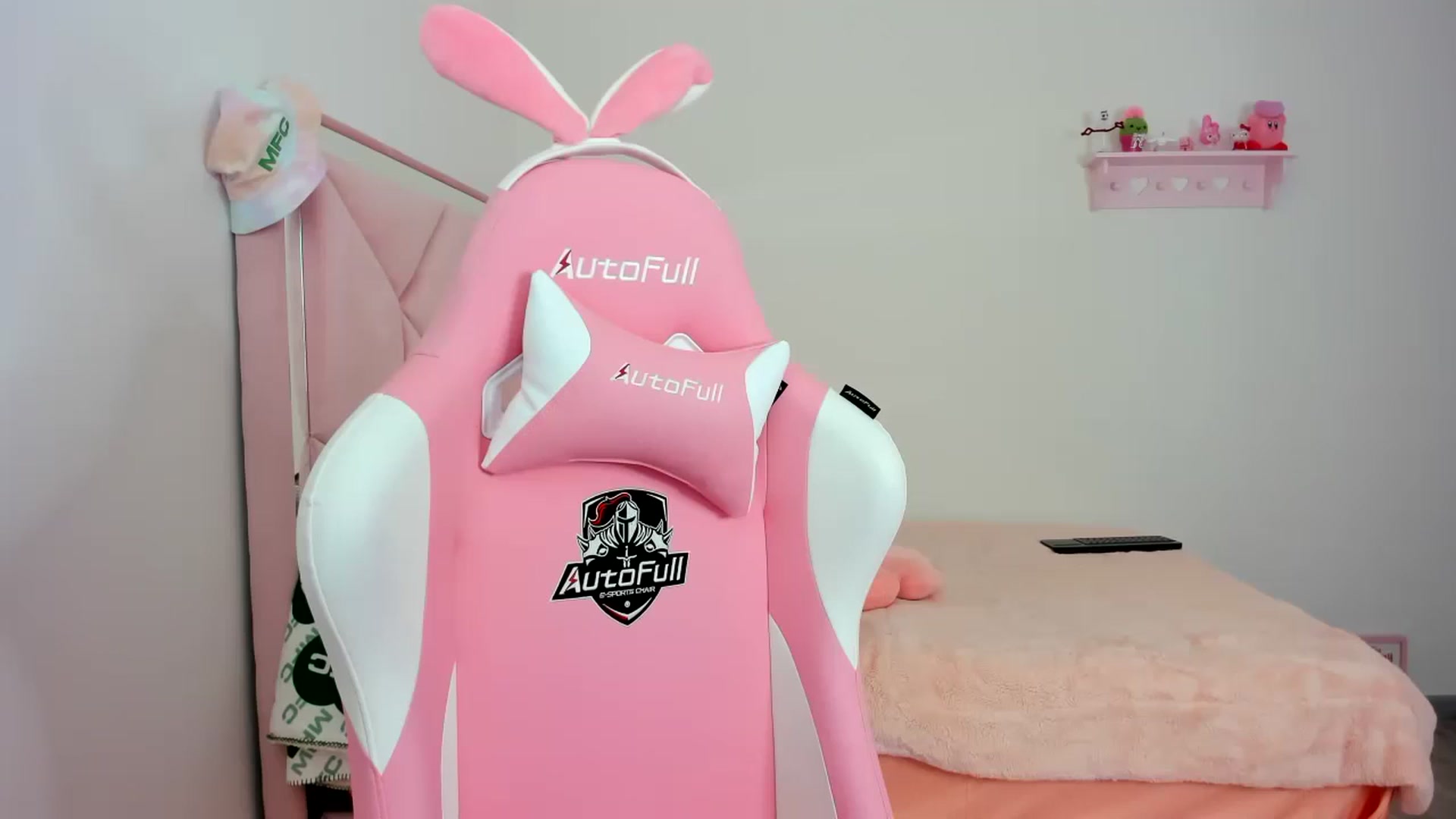 Gallery image thumbnail from Cherrycute666's myfreecams stream on, 01/23/2024, 22:48 image 18 of 20