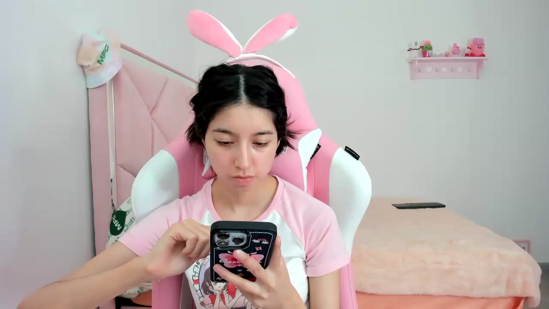 Gallery image thumbnail from Cherrycute666's myfreecams stream on, 01/23/2024, 22:48 image 13 of 20