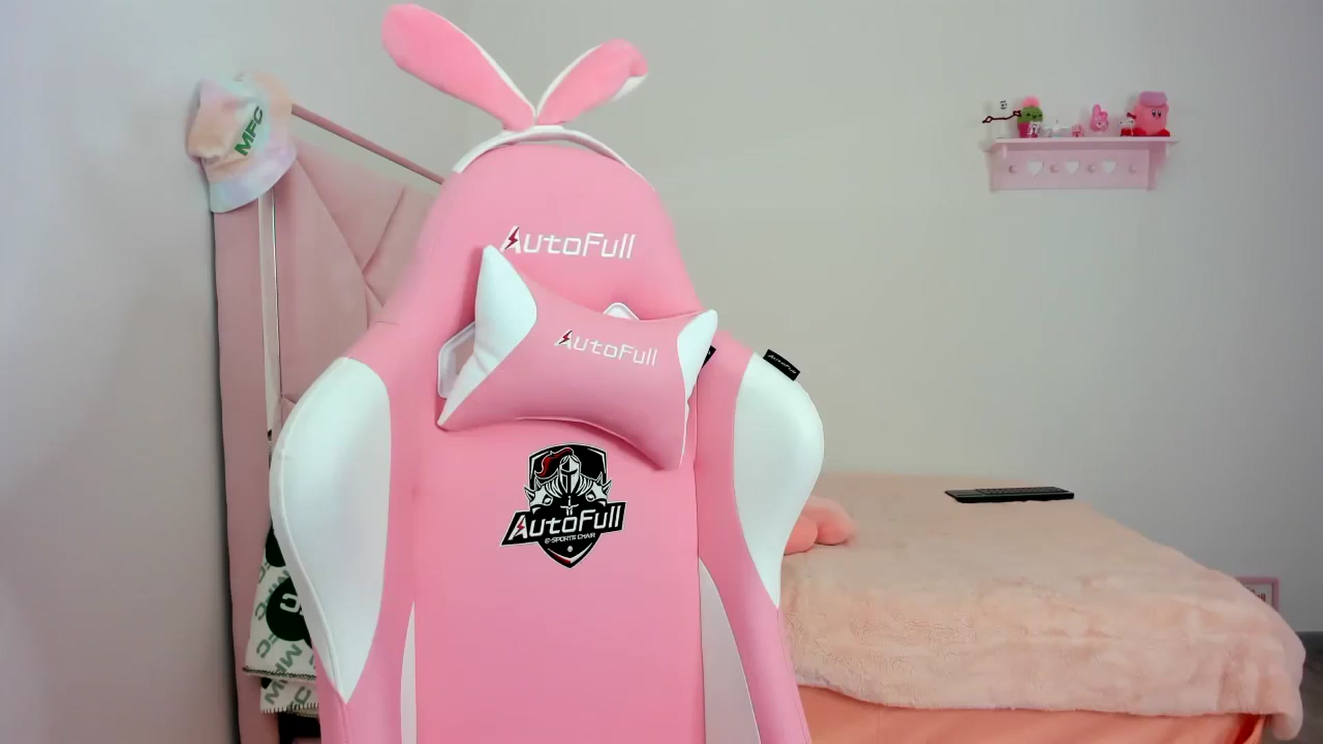Gallery image thumbnail from Cherrycute666's myfreecams stream on, 01/23/2024, 22:48 image 17 of 20
