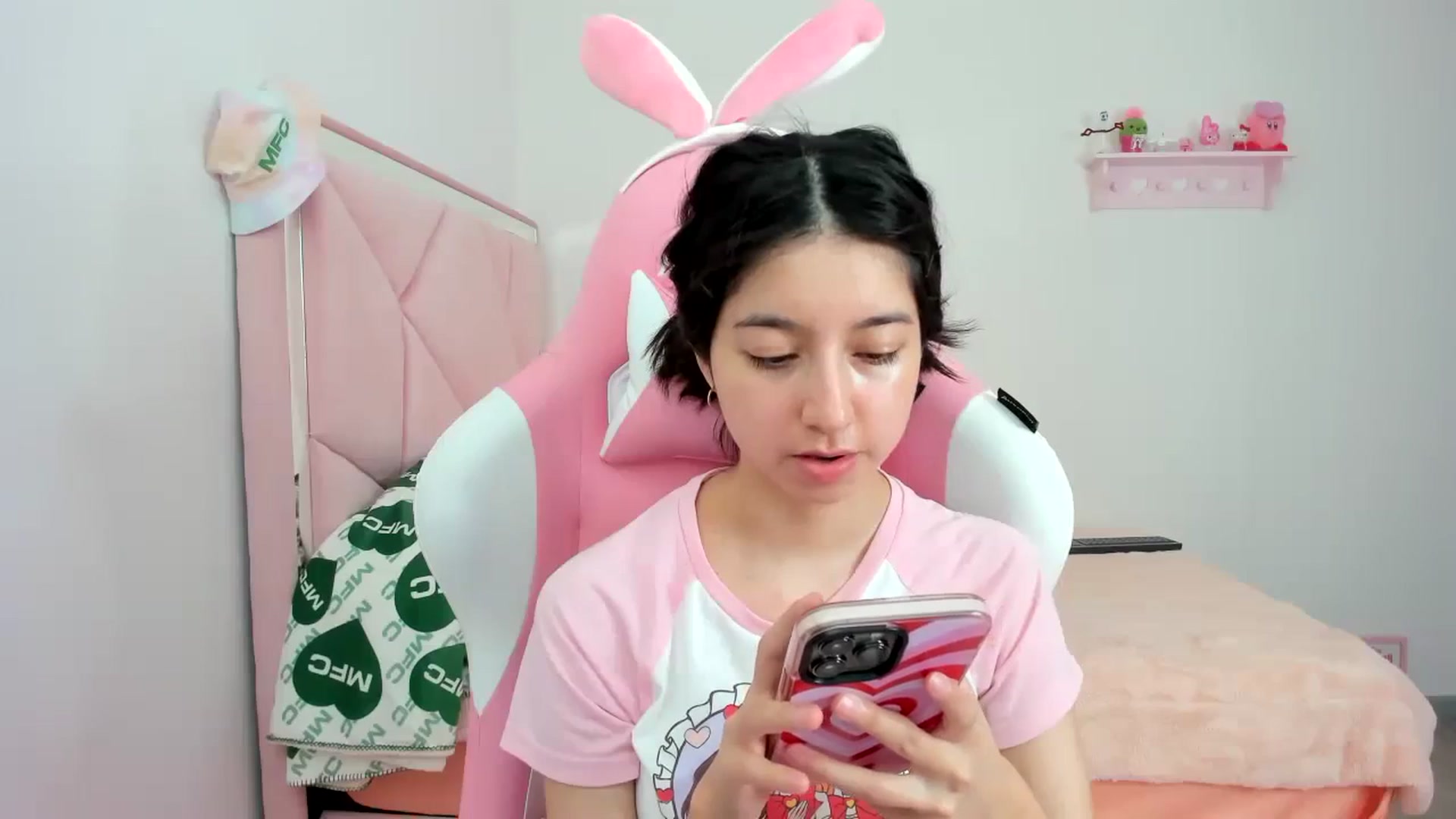 Gallery image thumbnail from Cherrycute666's myfreecams stream on, 01/23/2024, 22:48 image 11 of 20