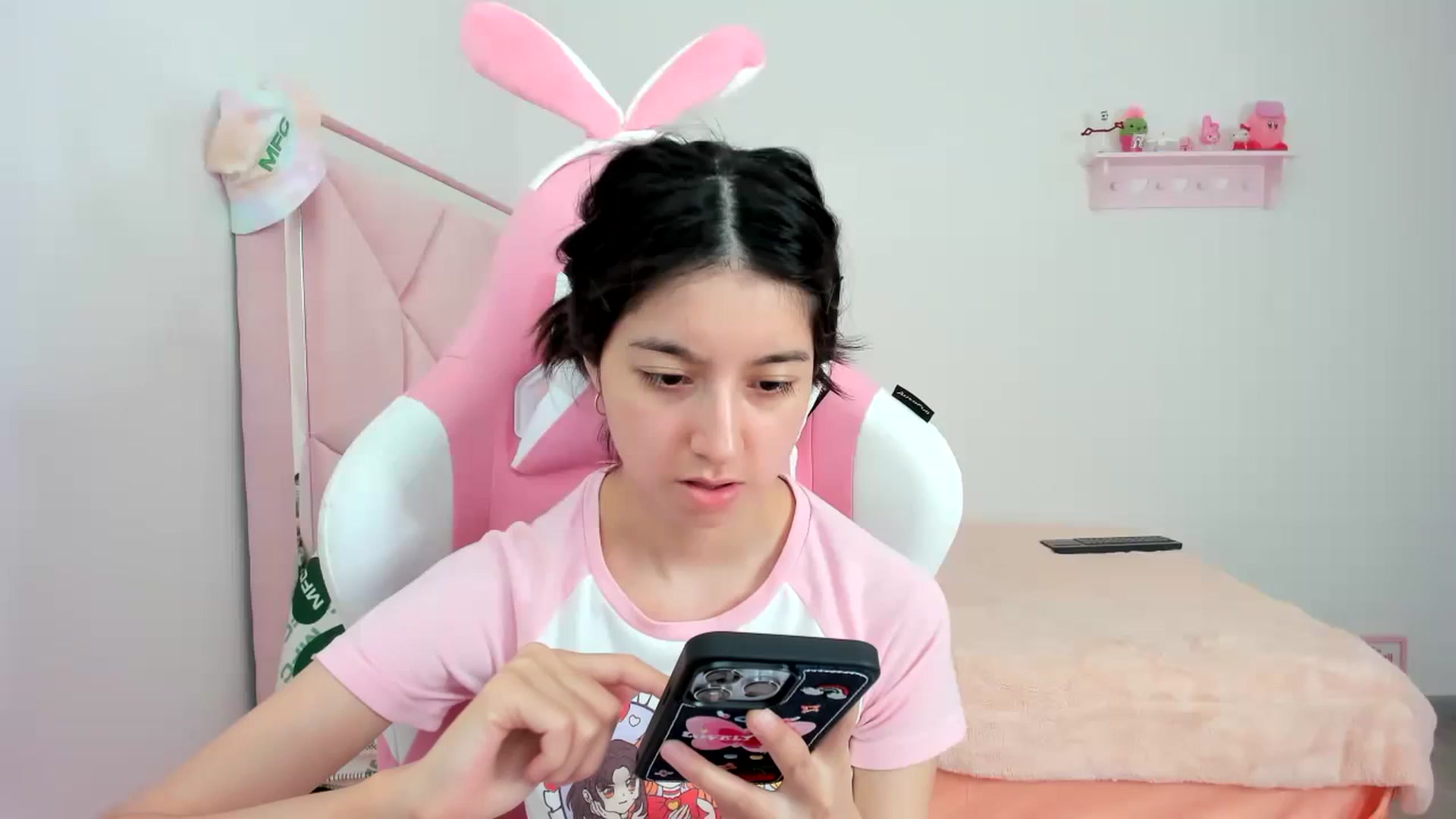 Gallery image thumbnail from Cherrycute666's myfreecams stream on, 01/23/2024, 22:48 image 14 of 20