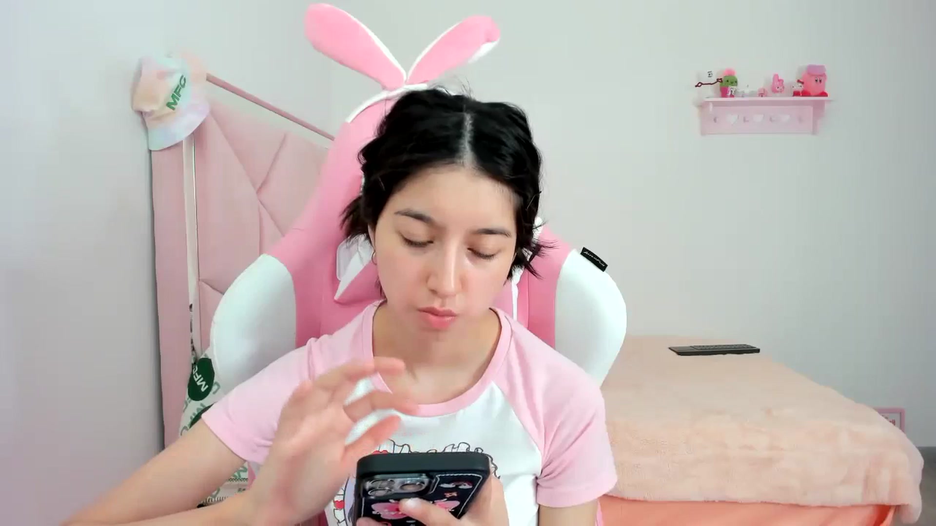 Gallery image thumbnail from Cherrycute666's myfreecams stream on, 01/23/2024, 22:48 image 15 of 20