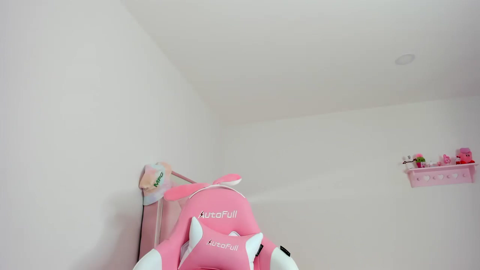 Gallery image thumbnail from Cherrycute666's myfreecams stream on, 01/23/2024, 23:46 image 18 of 20