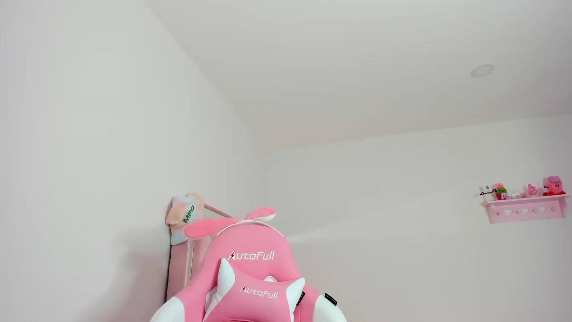 Gallery image thumbnail from Cherrycute666's myfreecams stream on, 01/23/2024, 23:46 image 15 of 20