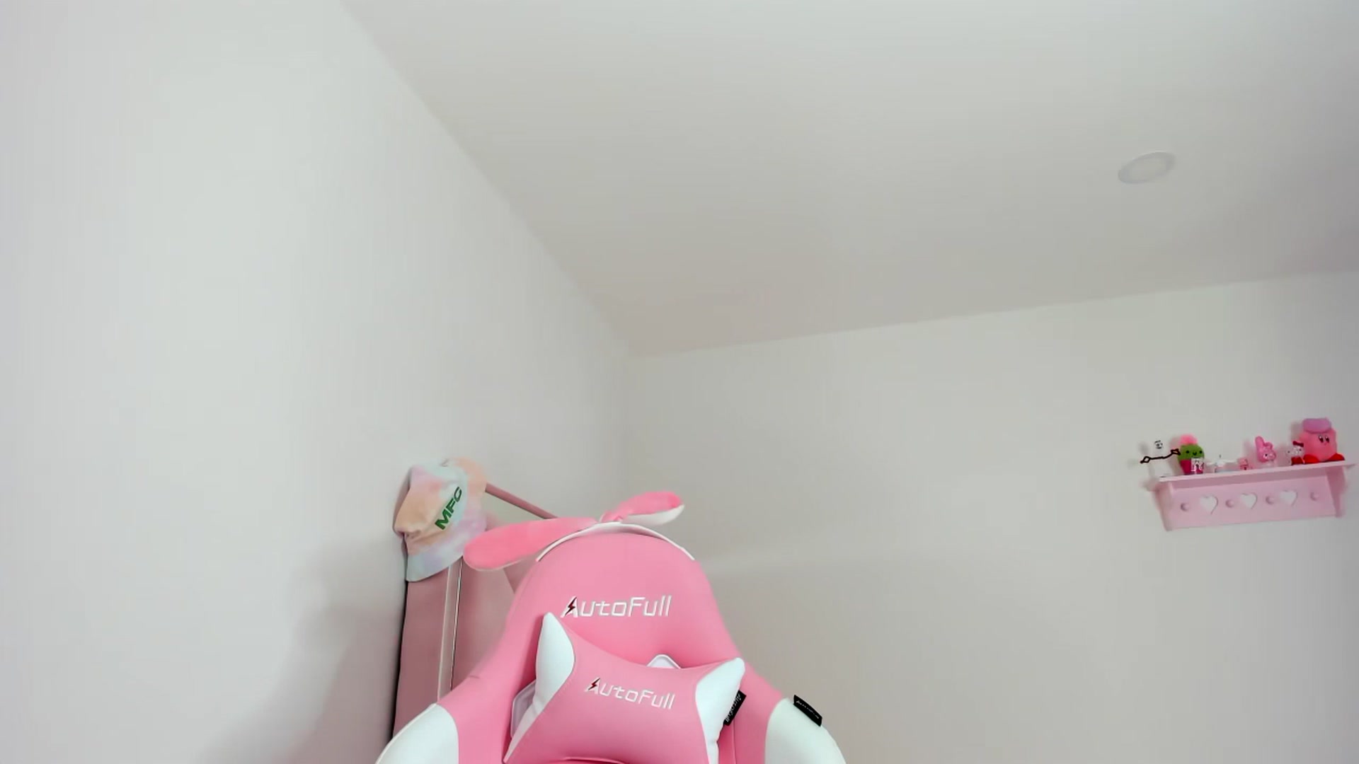 Gallery image thumbnail from Cherrycute666's myfreecams stream on, 01/23/2024, 23:46 image 17 of 20