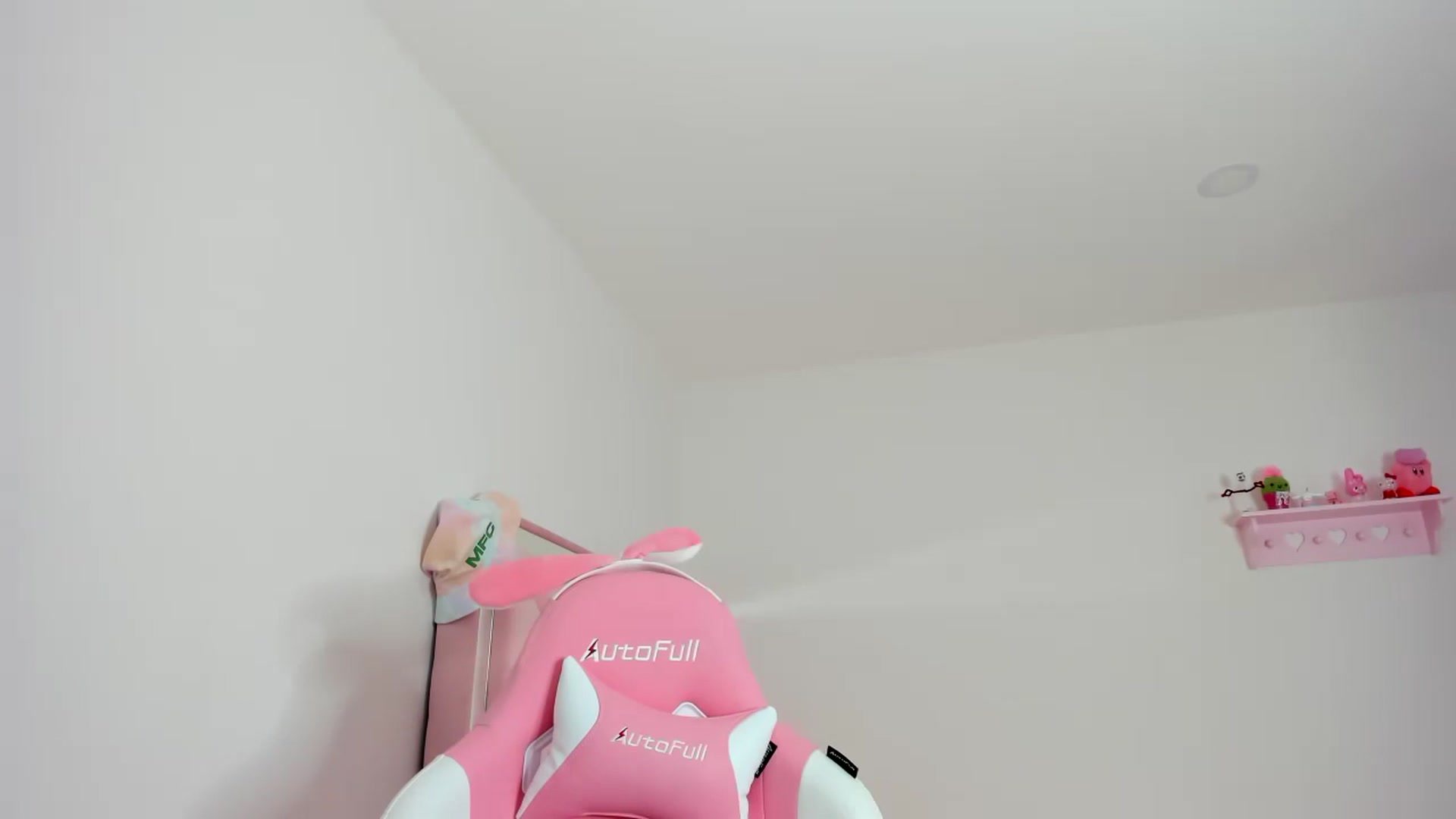 Gallery image thumbnail from Cherrycute666's myfreecams stream on, 01/23/2024, 23:46 image 16 of 20
