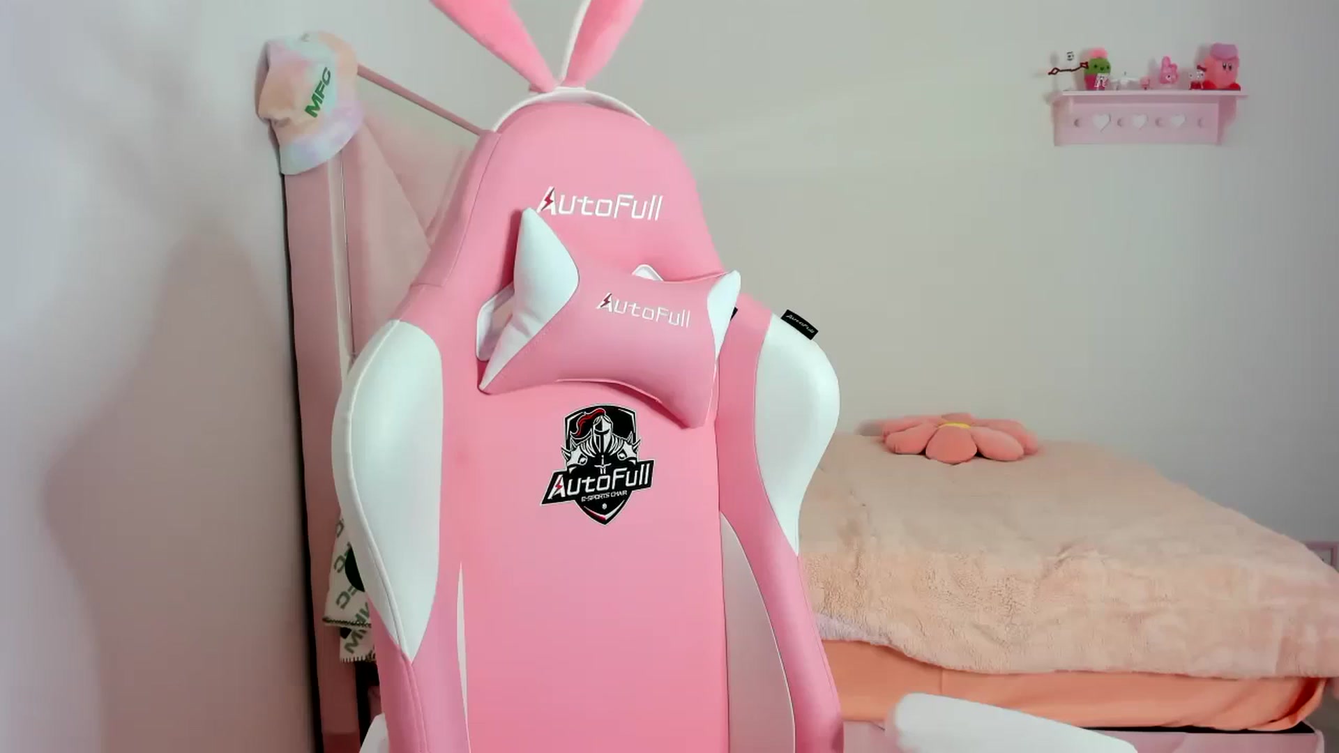 Gallery image thumbnail from Cherrycute666's myfreecams stream on, 01/24/2024, 01:38 image 4 of 20