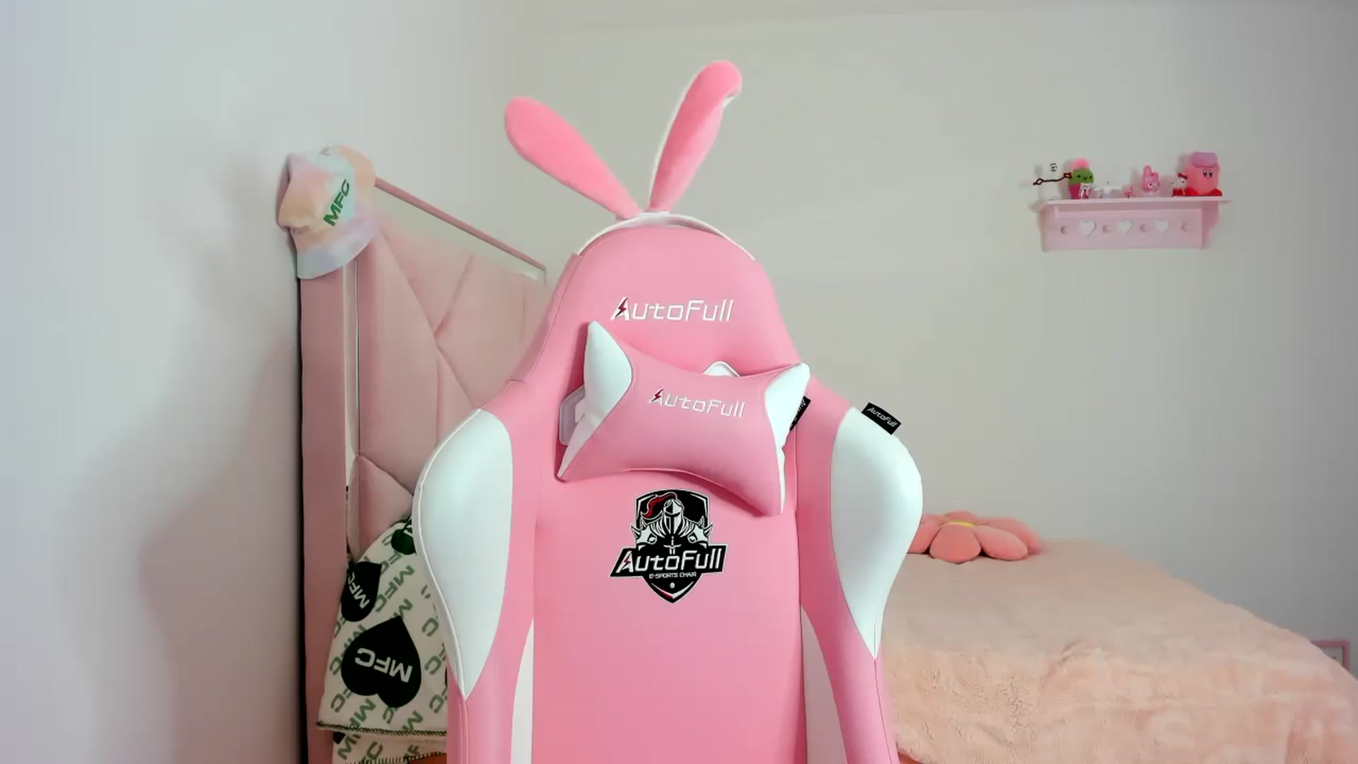 Gallery image thumbnail from Cherrycute666's myfreecams stream on, 01/24/2024, 01:38 image 11 of 20