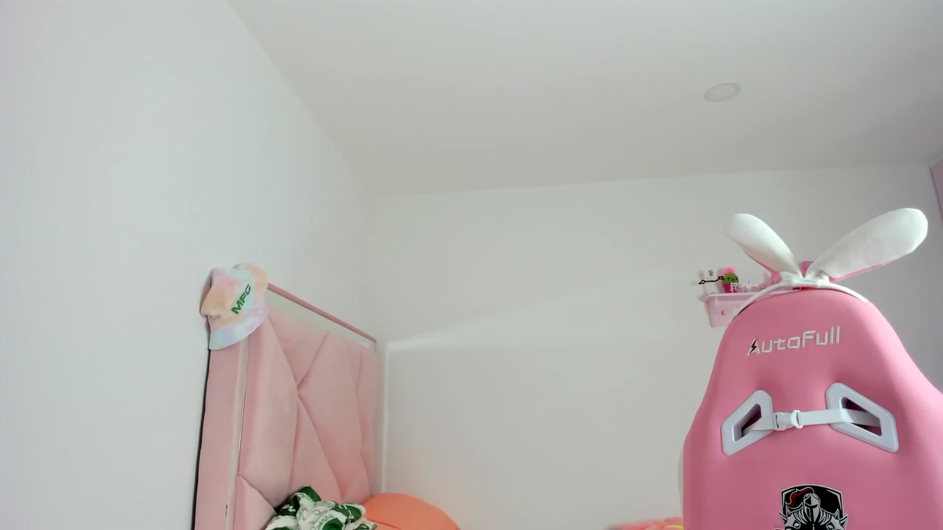 Gallery image thumbnail from Cherrycute666's myfreecams stream on, 01/24/2024, 01:38 image 13 of 20