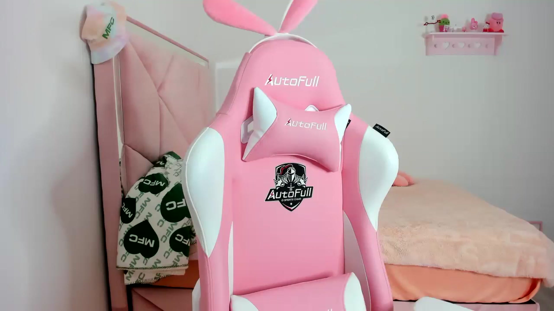 Gallery image thumbnail from Cherrycute666's myfreecams stream on, 01/24/2024, 01:38 image 19 of 20
