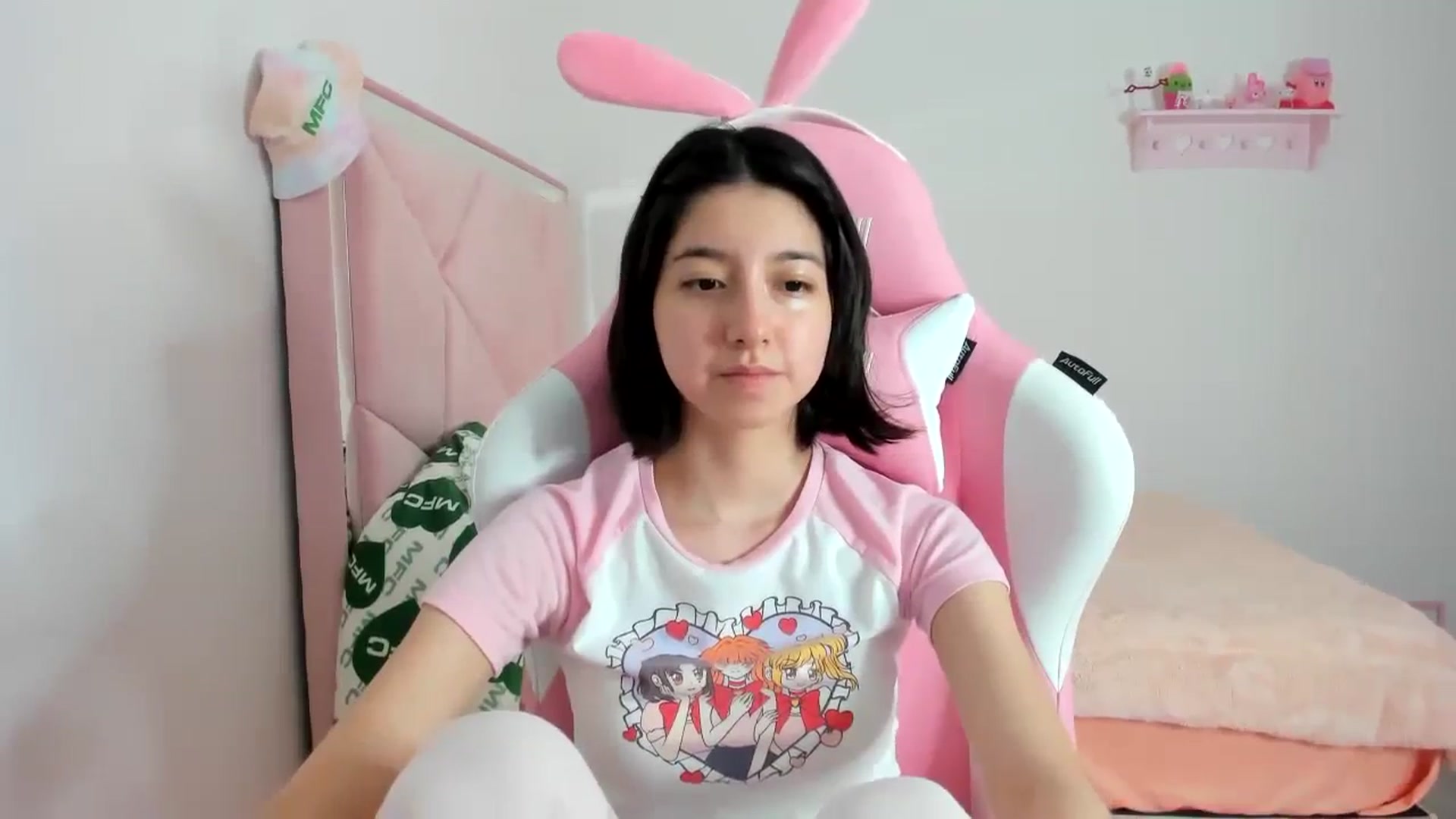 Gallery image thumbnail from Cherrycute666's myfreecams stream on, 01/24/2024, 01:38 image 16 of 20