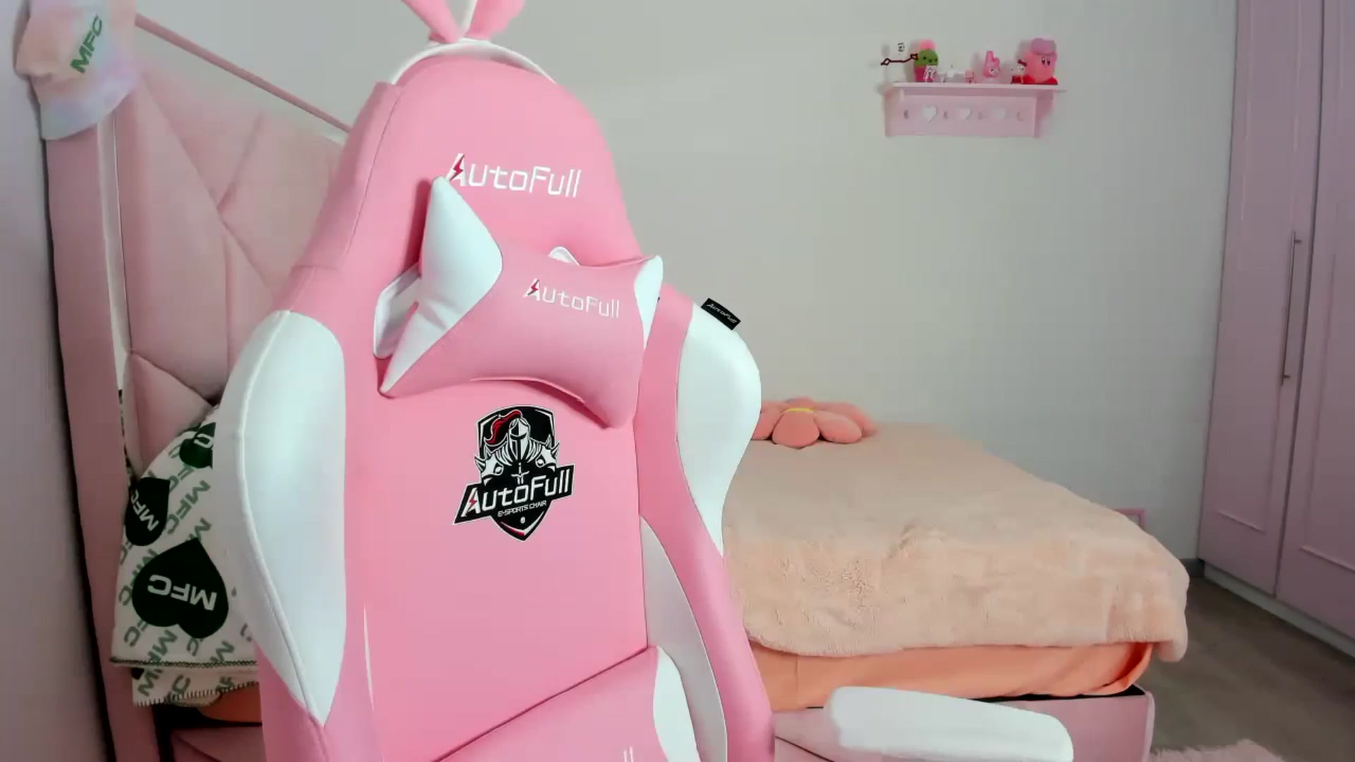 Gallery image thumbnail from Cherrycute666's myfreecams stream on, 01/24/2024, 03:30 image 2 of 20