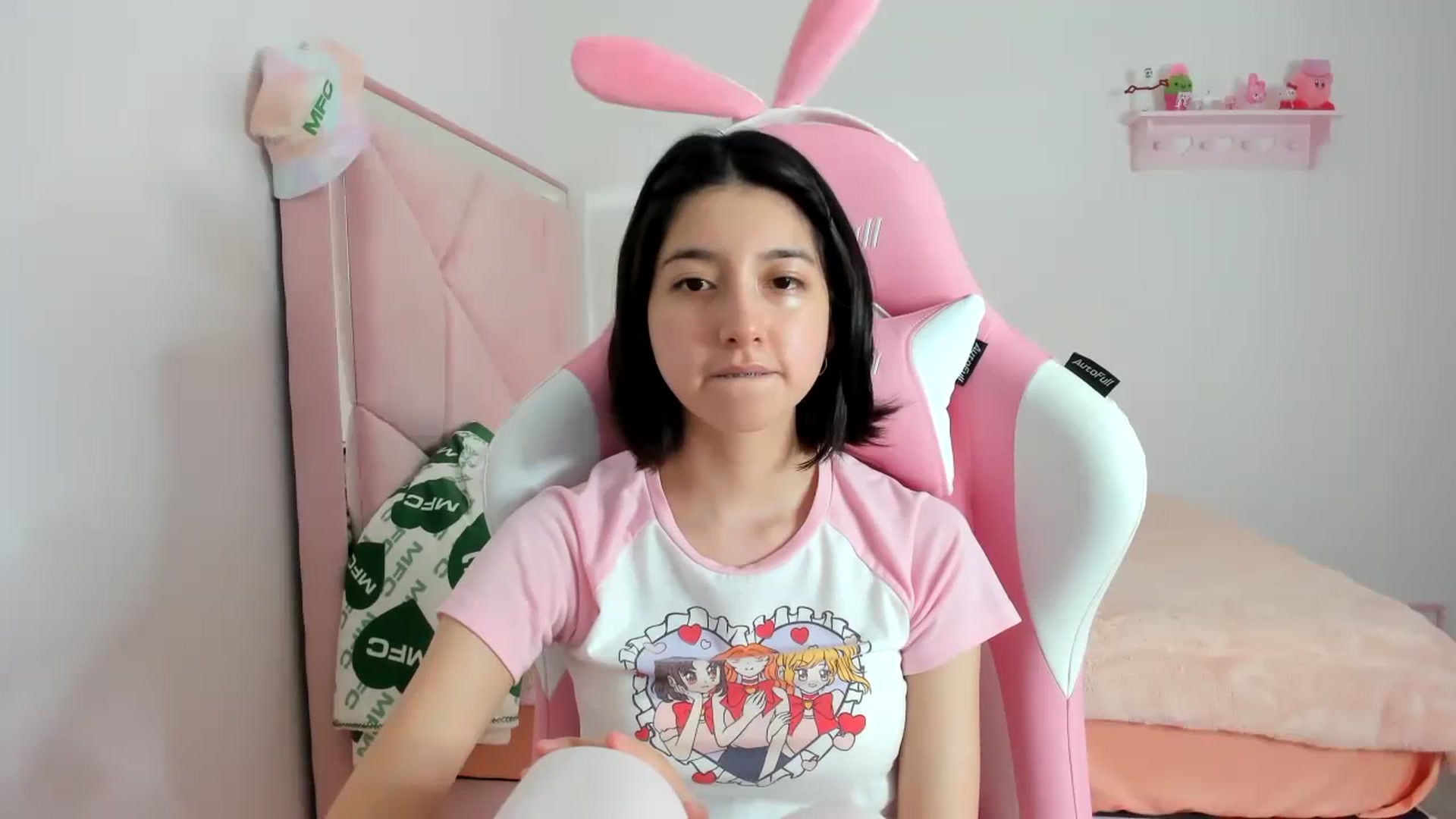Gallery image thumbnail from Cherrycute666's myfreecams stream on, 01/24/2024, 03:30 image 9 of 20