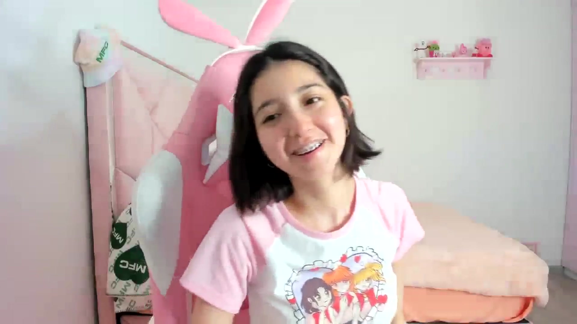 Gallery image thumbnail from Cherrycute666's myfreecams stream on, 01/24/2024, 03:58 image 14 of 20