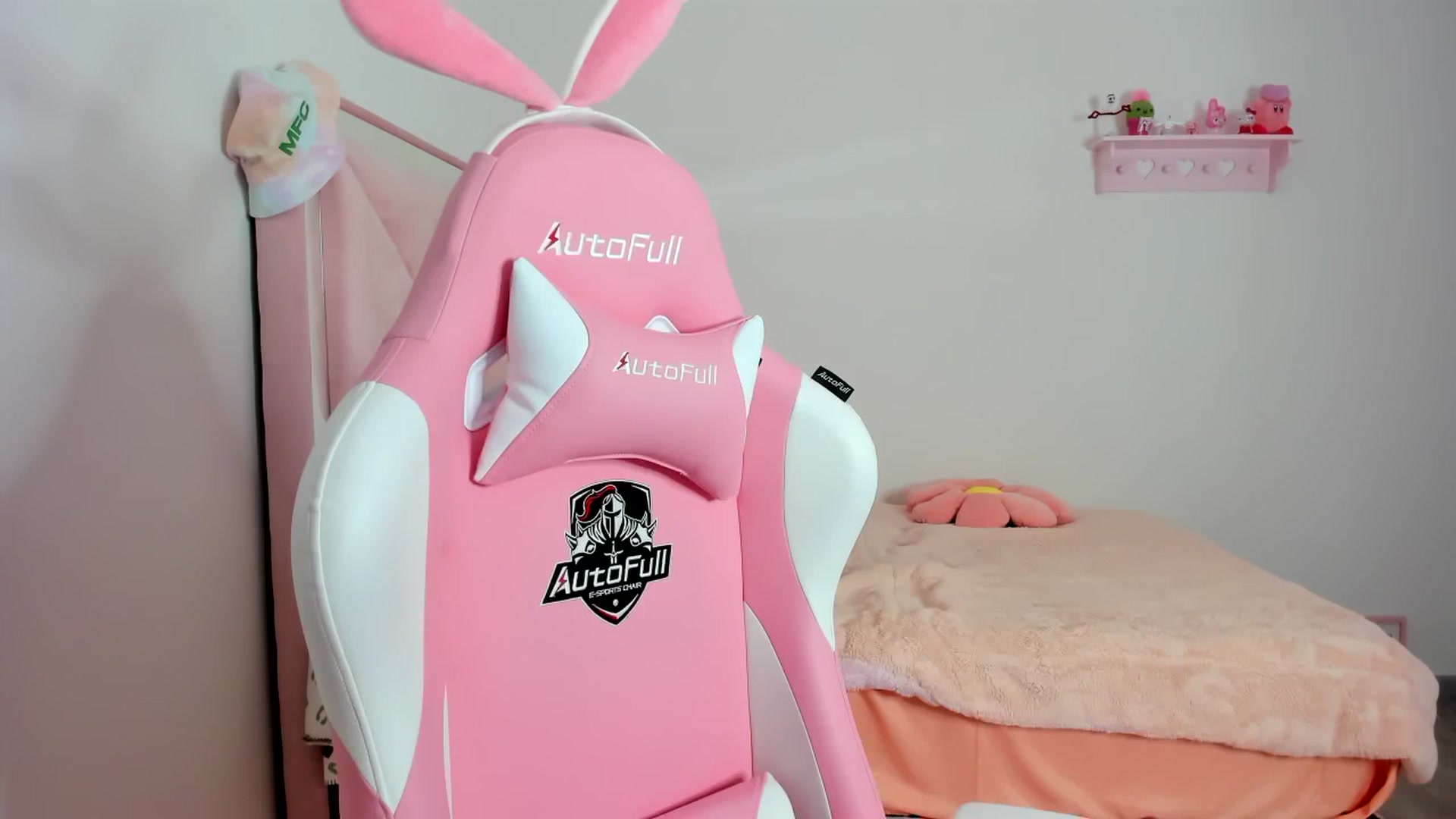 Gallery image thumbnail from Cherrycute666's myfreecams stream on, 01/24/2024, 03:58 image 6 of 20