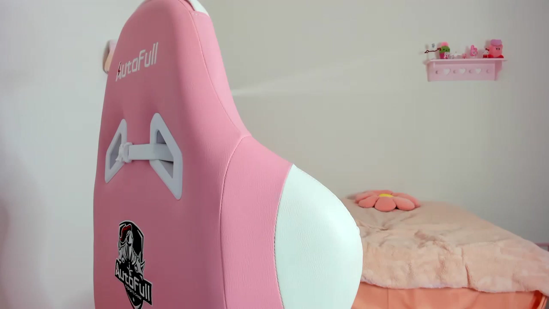 Gallery image thumbnail from Cherrycute666's myfreecams stream on, 01/24/2024, 06:27 image 10 of 20